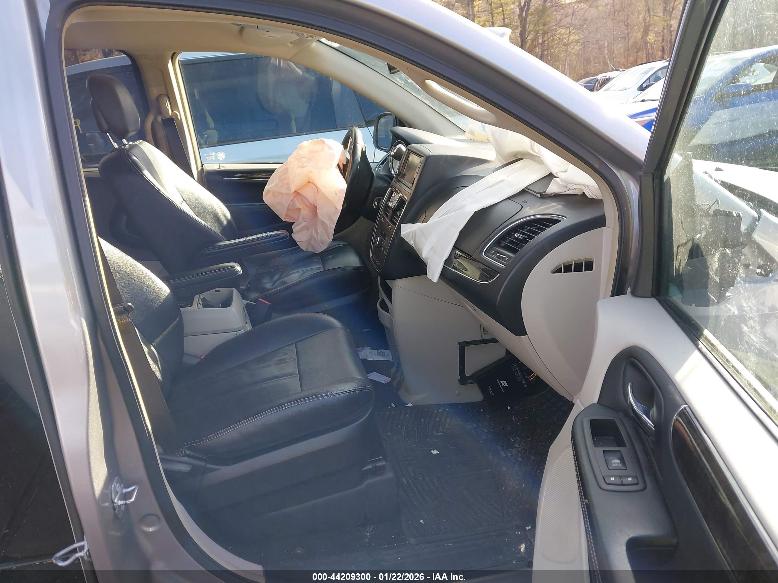 CHRYSLER TOWN image 5