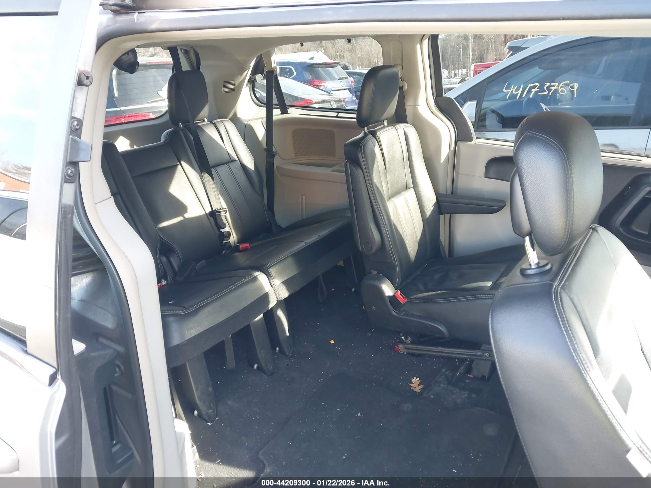 CHRYSLER TOWN image 8
