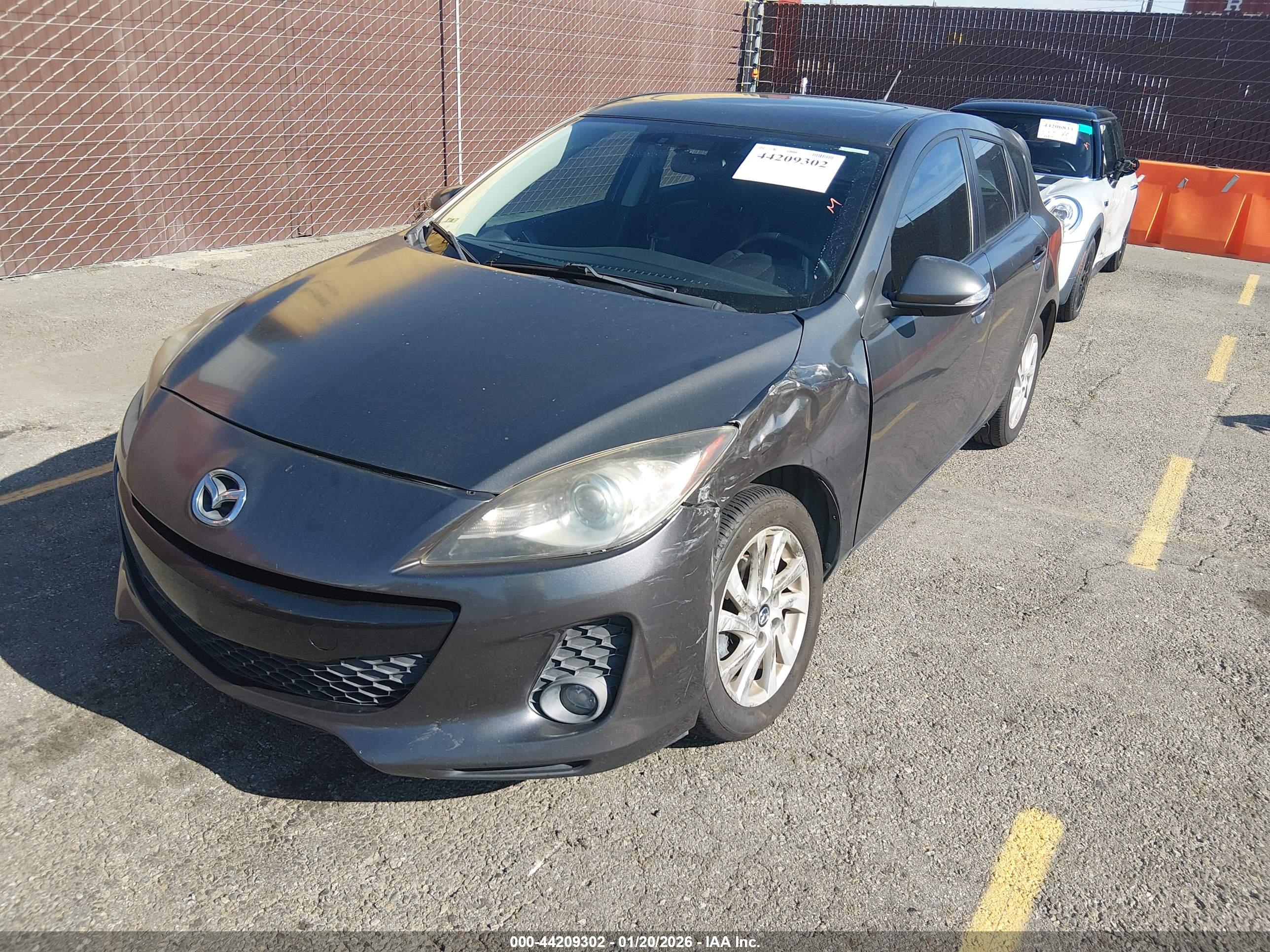 MAZDA MAZDA3 image 2