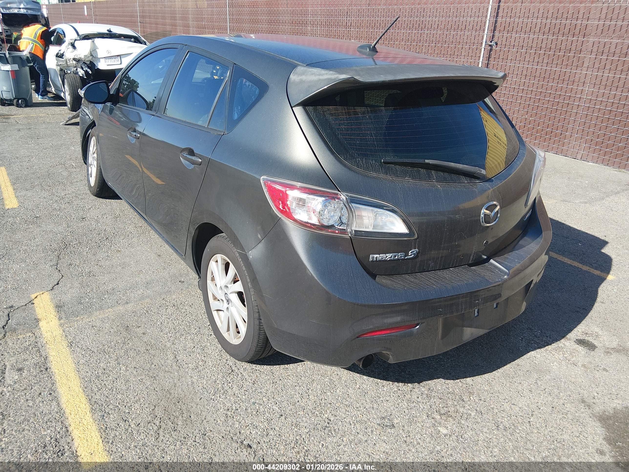 MAZDA MAZDA3 image 3