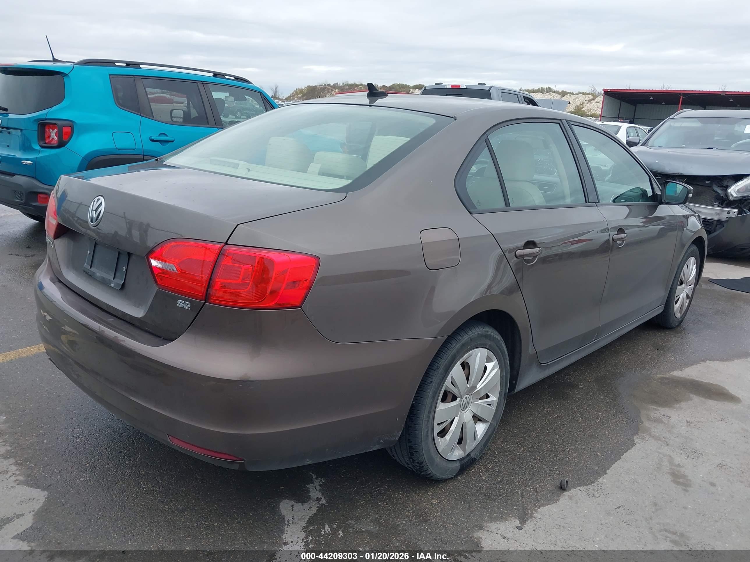 VOLKSWAGEN JETTA image 4