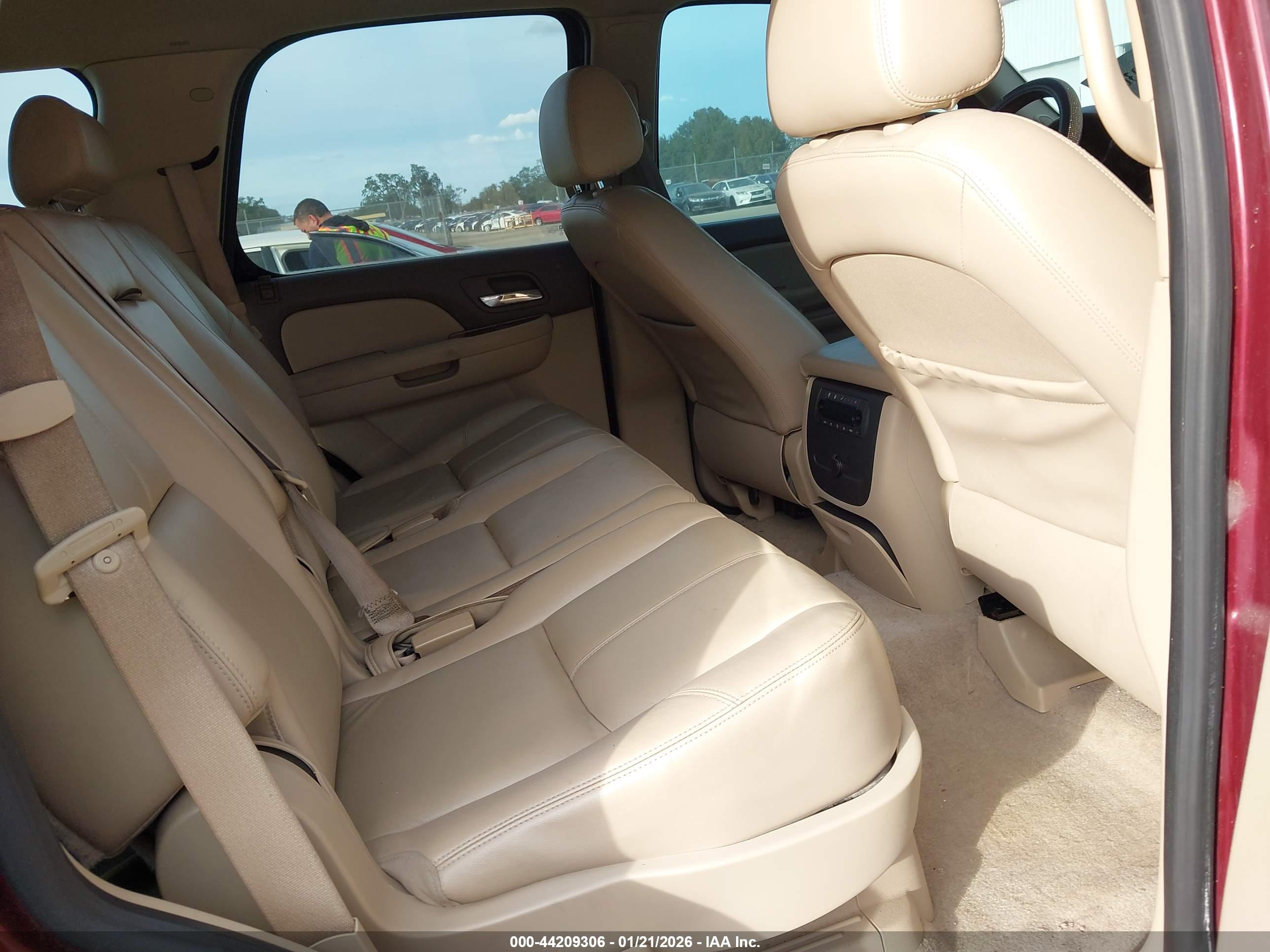CHEVROLET TAHOE image 8