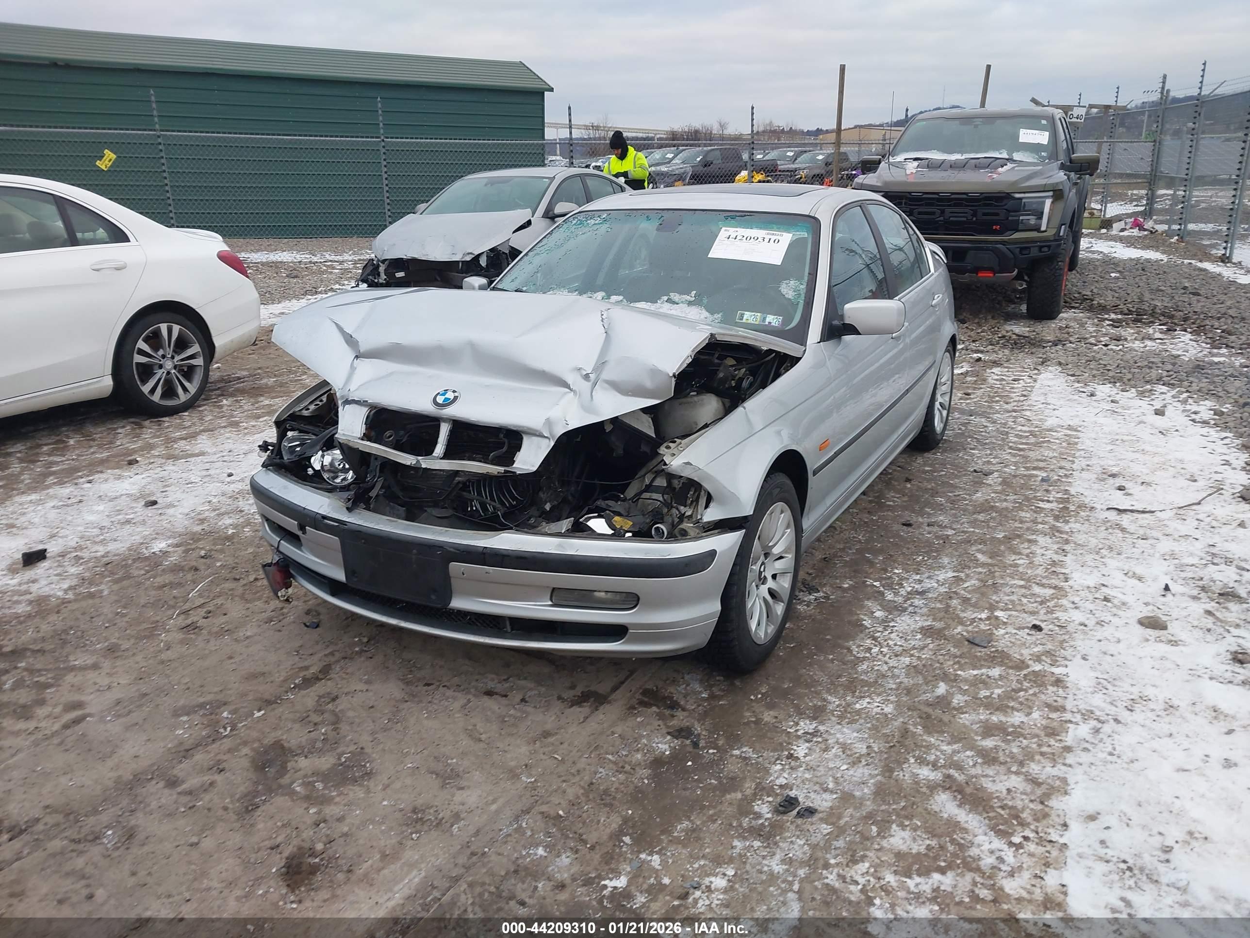 BMW 3 image 2
