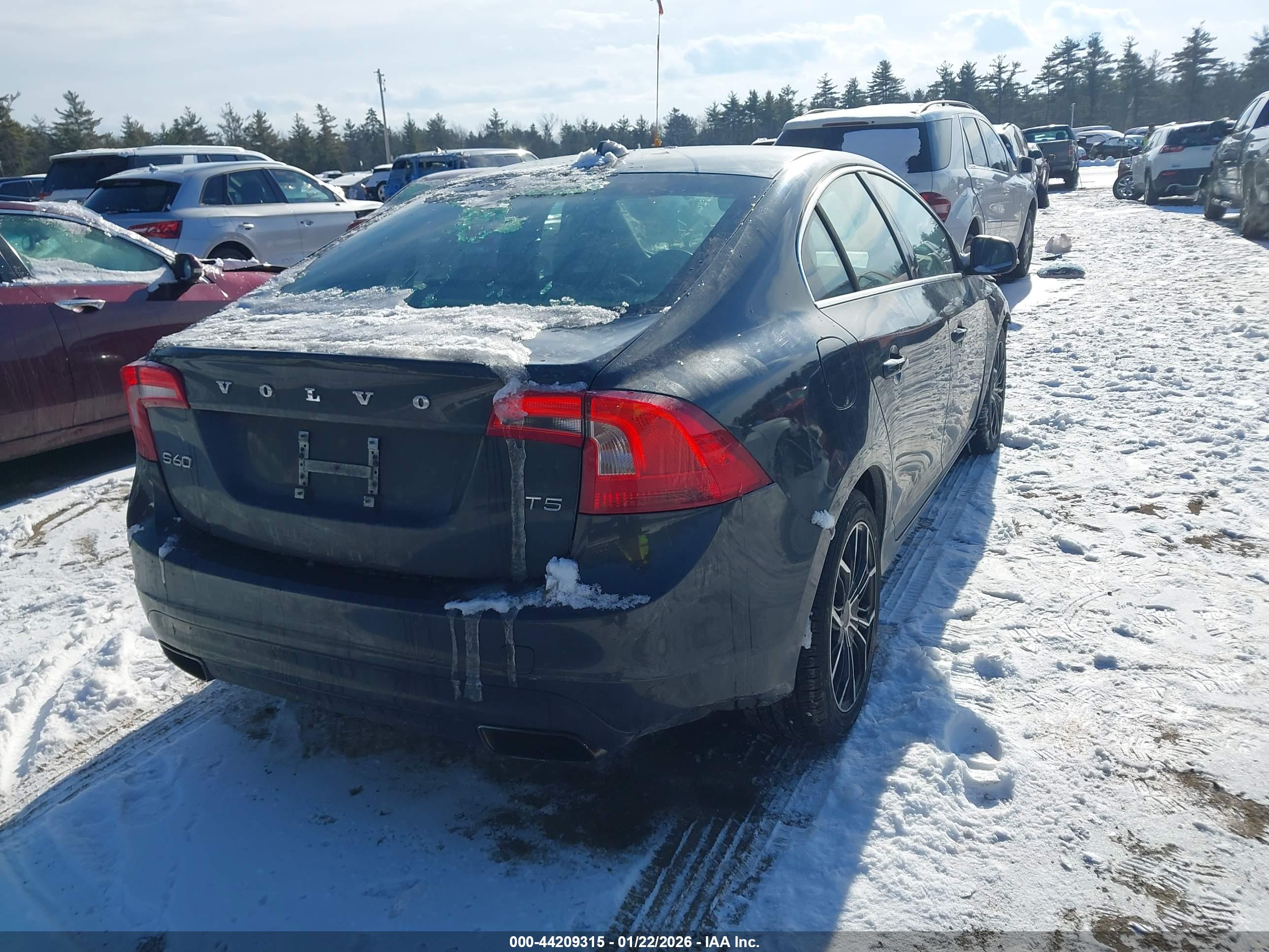 VOLVO S60 image 4