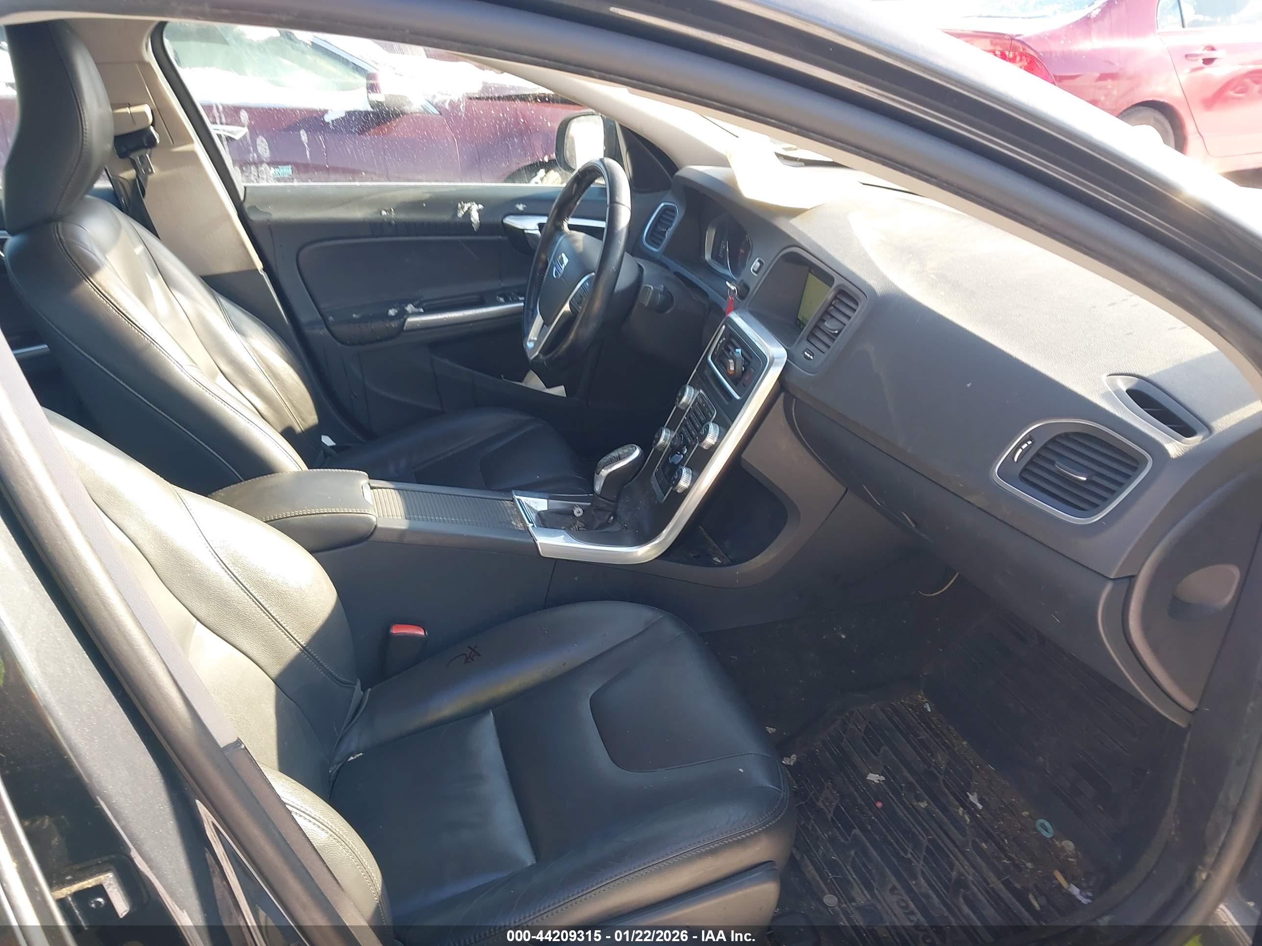 VOLVO S60 image 5