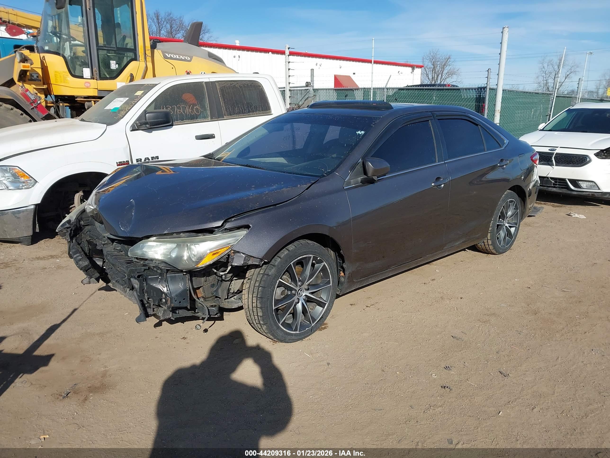 TOYOTA CAMRY image 2