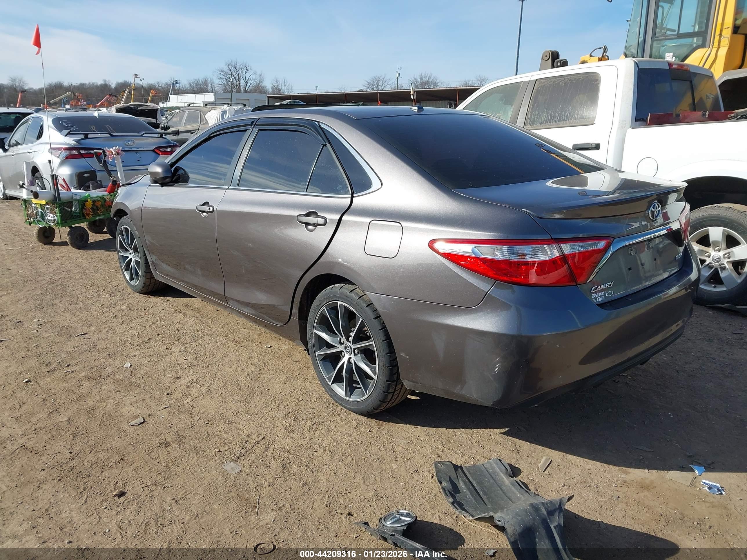 TOYOTA CAMRY image 3