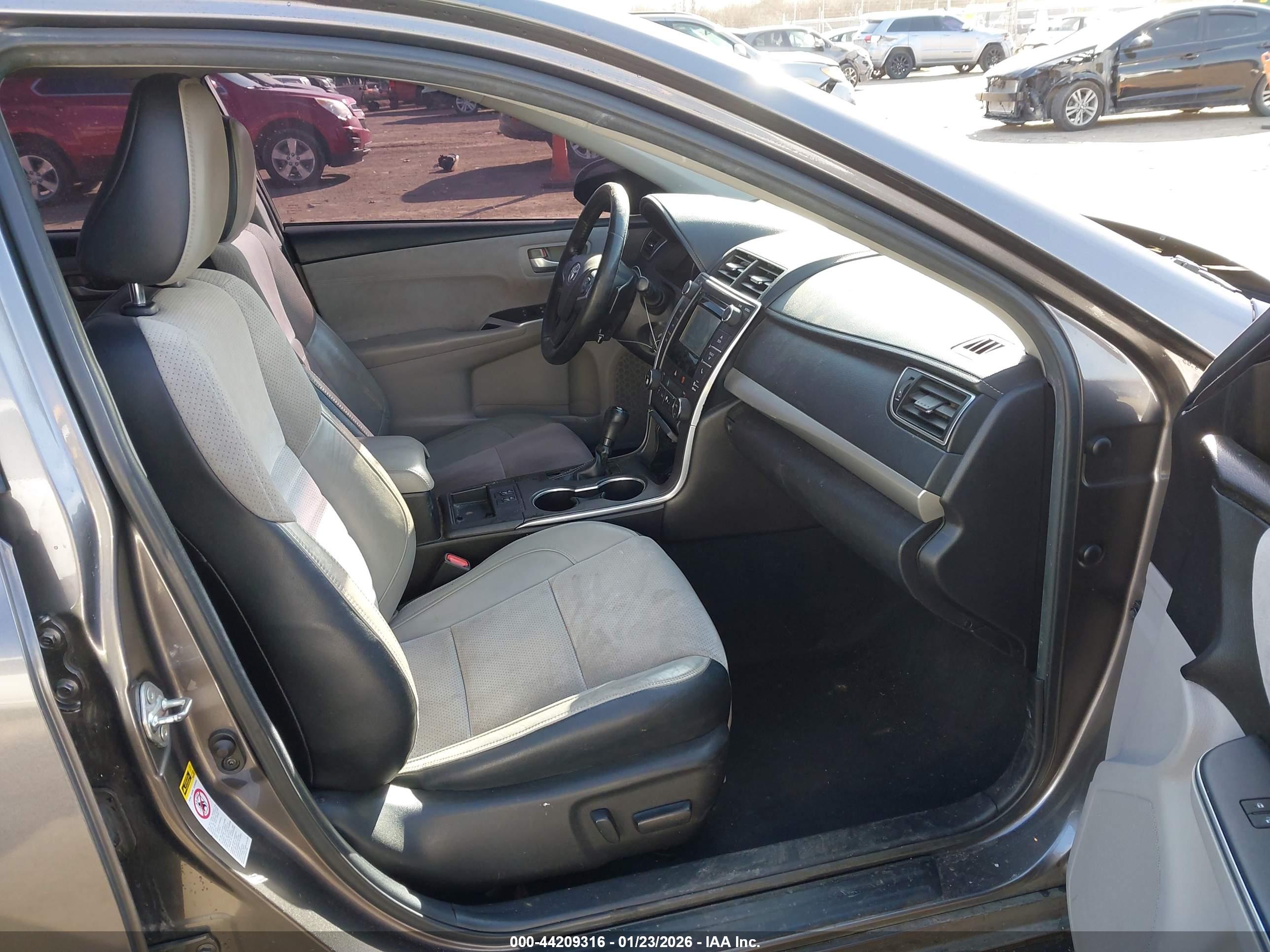 TOYOTA CAMRY image 5