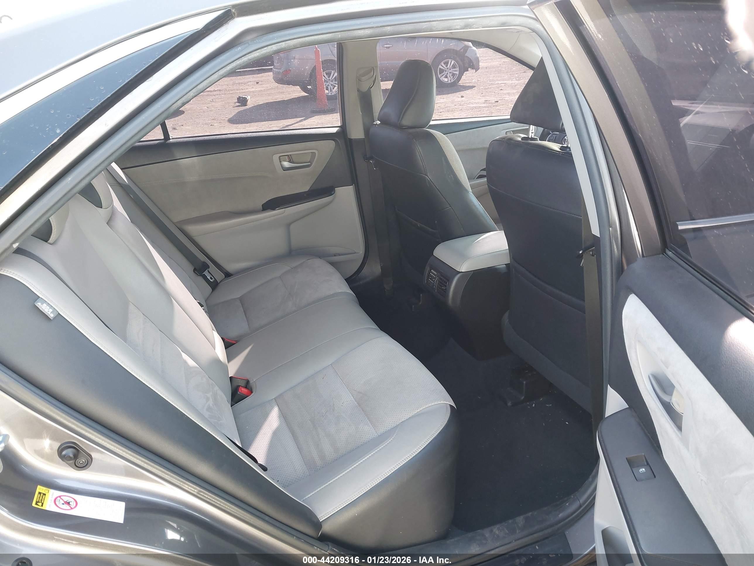 TOYOTA CAMRY image 8