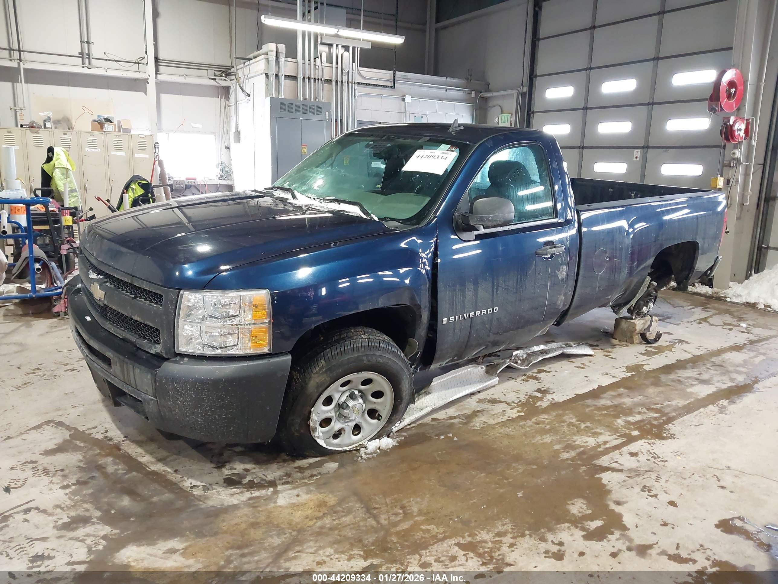 CHEVROLET SILVERADO image 2