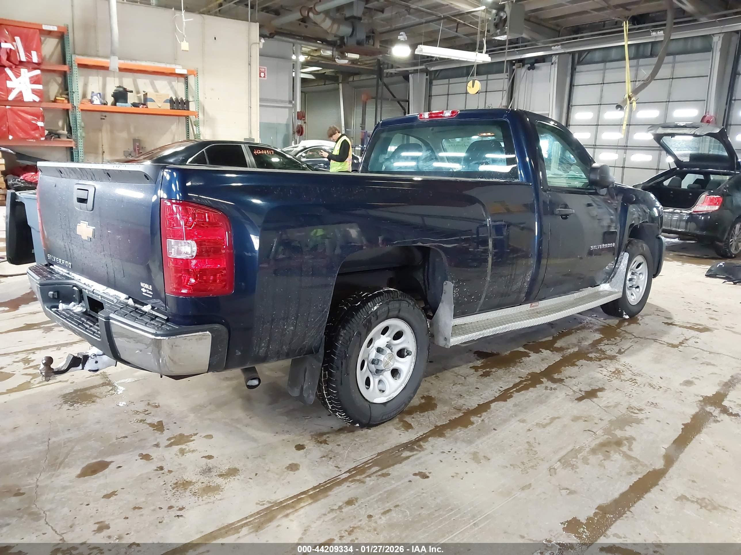 CHEVROLET SILVERADO image 4