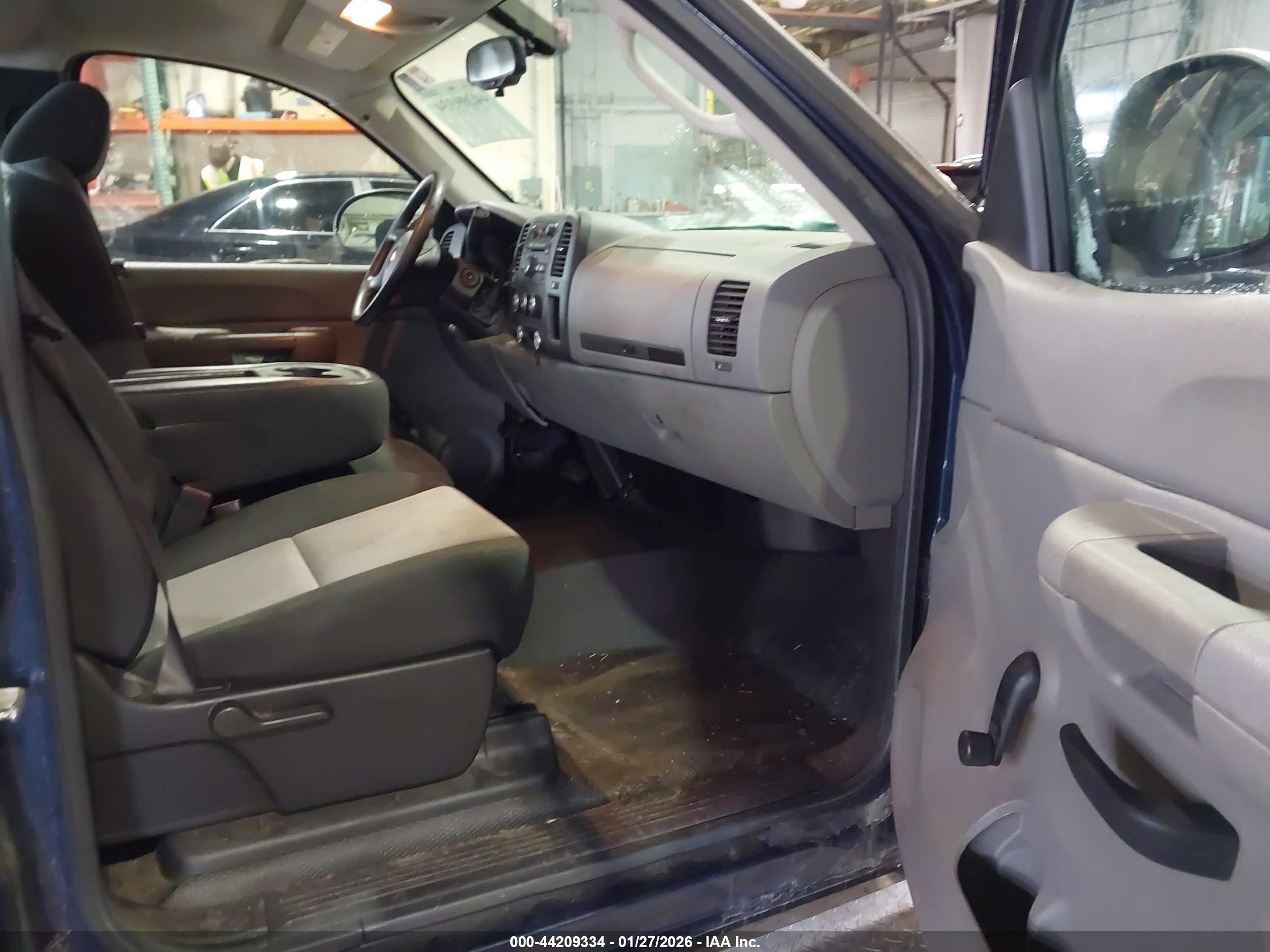 CHEVROLET SILVERADO image 5