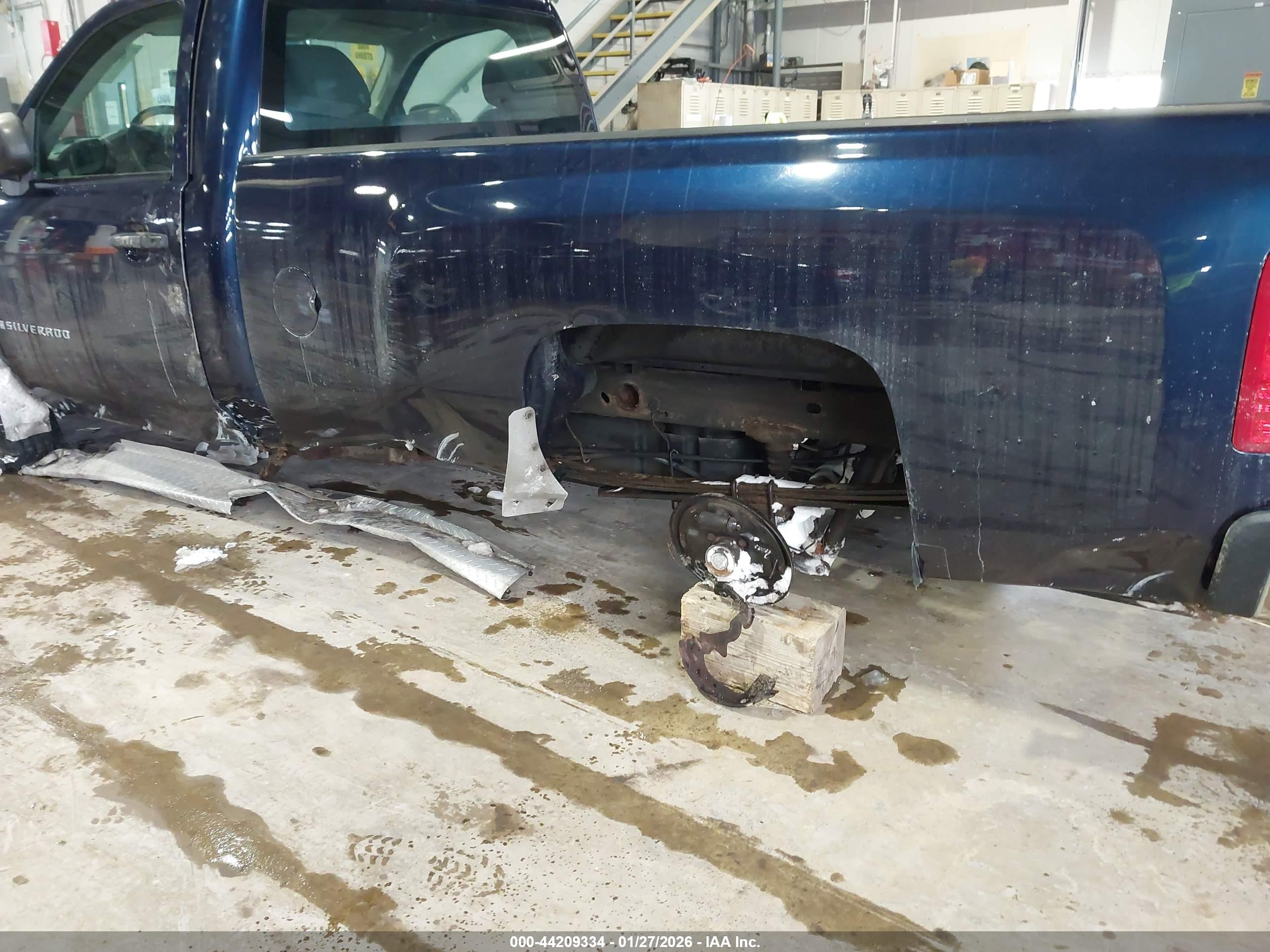CHEVROLET SILVERADO image 6