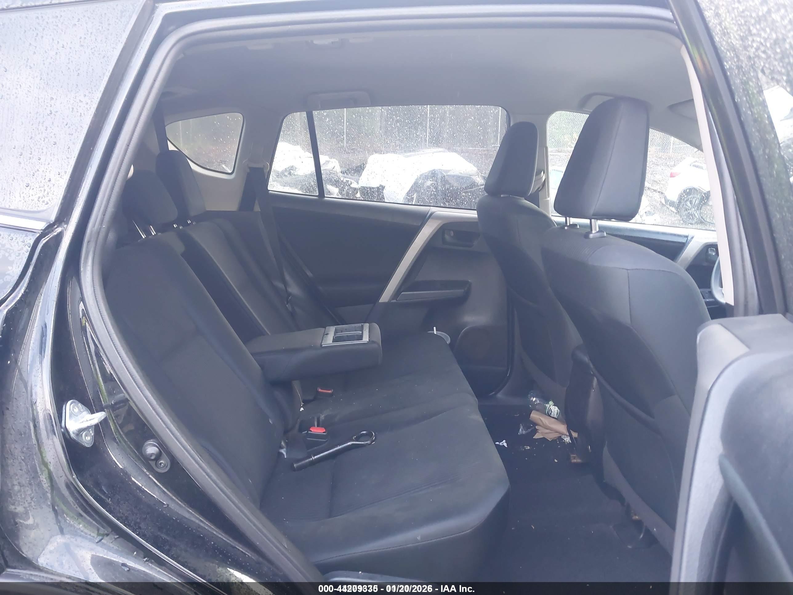 TOYOTA RAV4 image 8