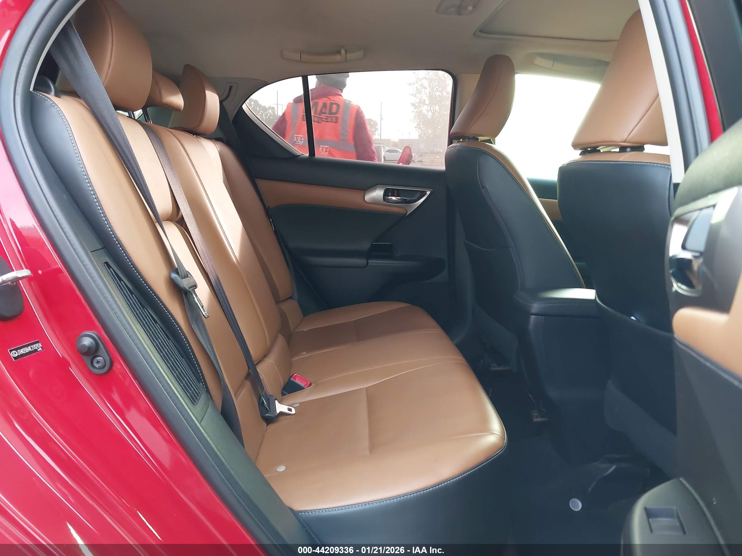 LEXUS CT image 8