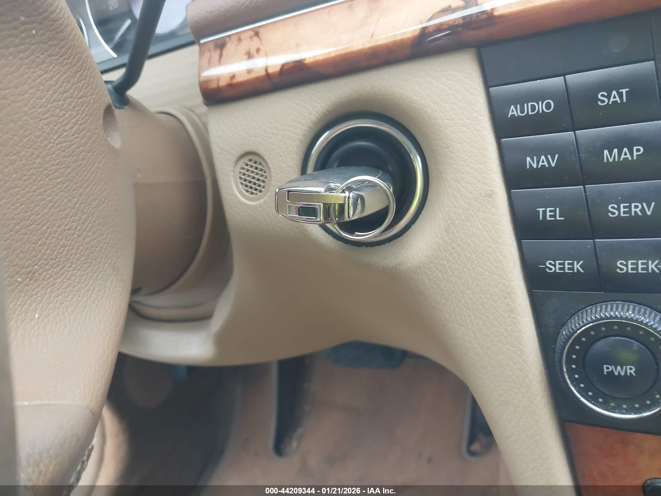 MERCEDES-BENZ E image 11