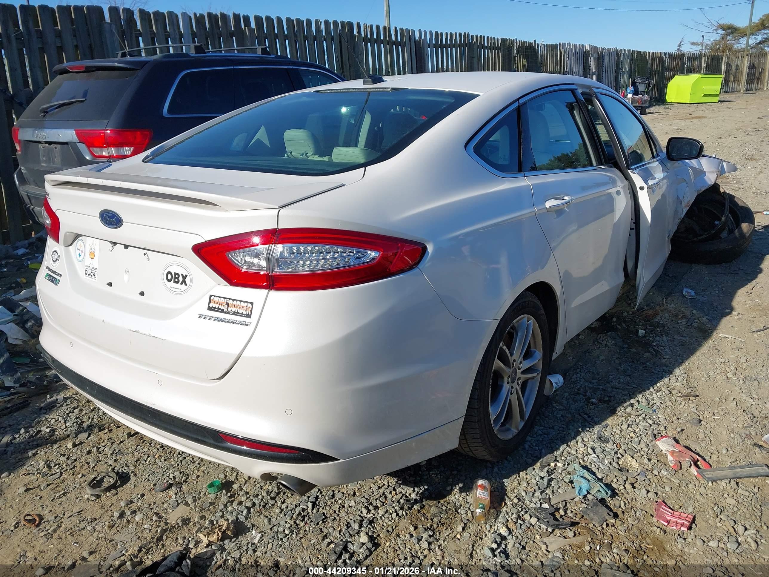 FORD FUSION image 4