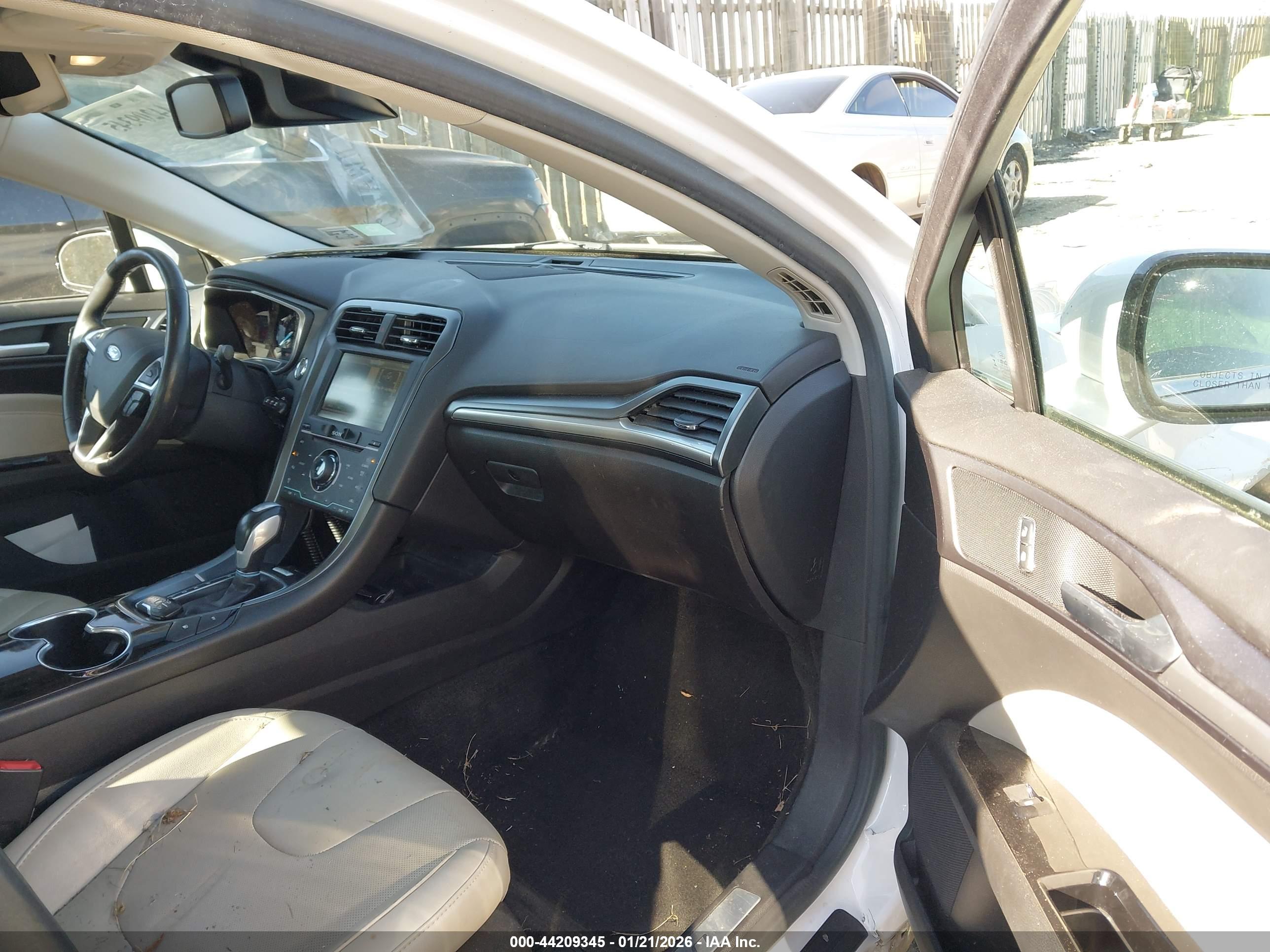 FORD FUSION image 5
