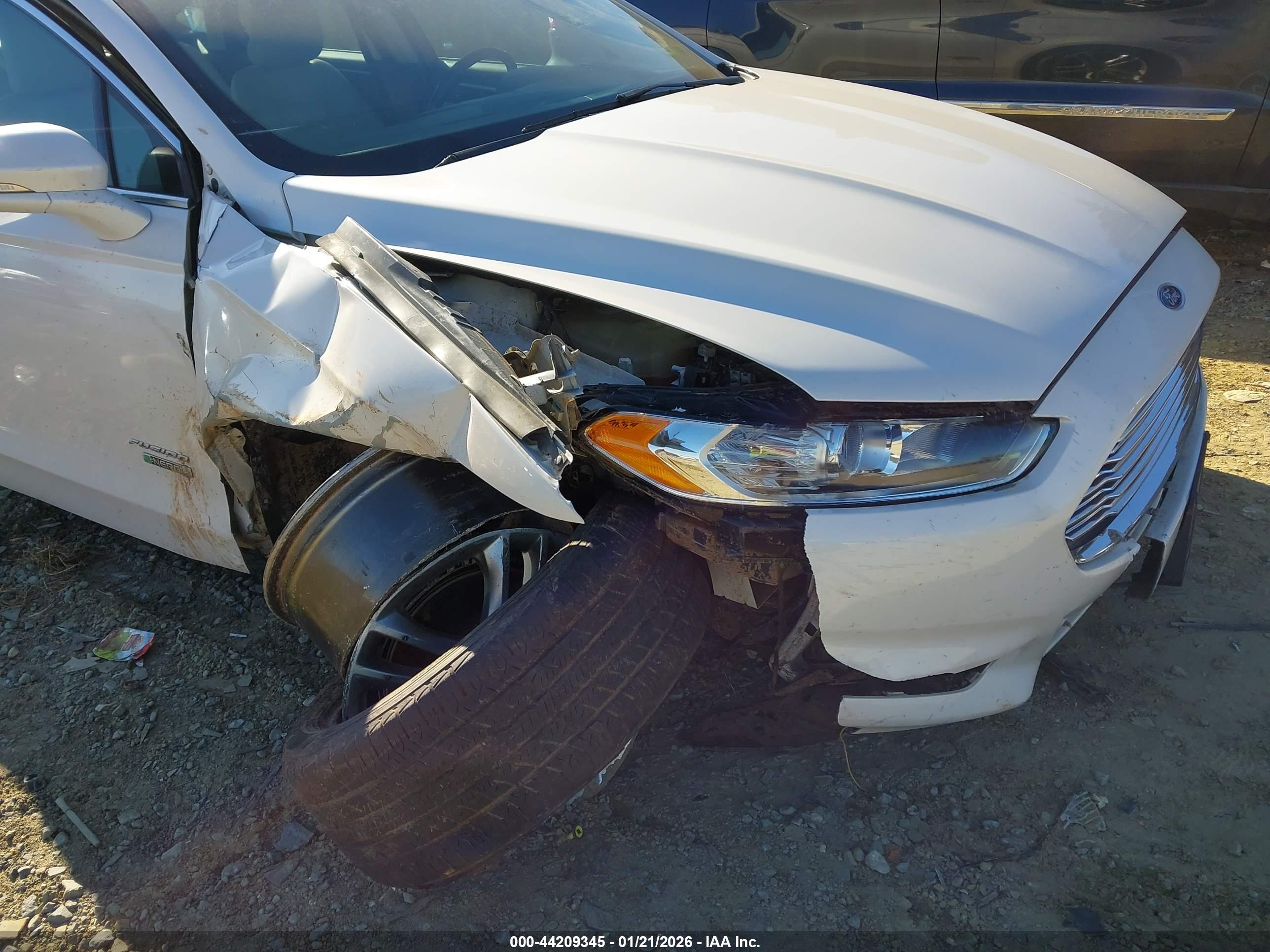 FORD FUSION image 6