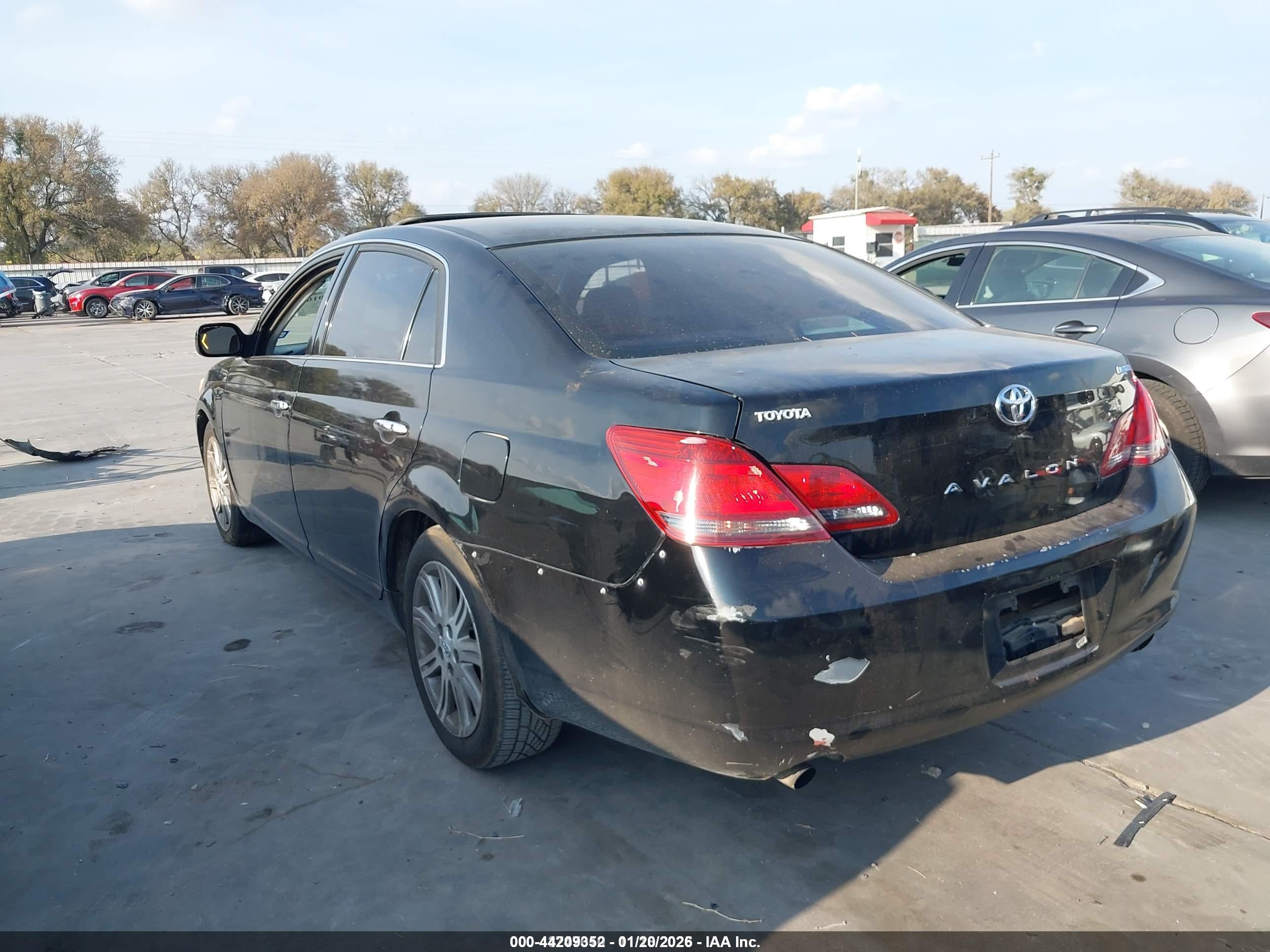 TOYOTA AVALON image 3