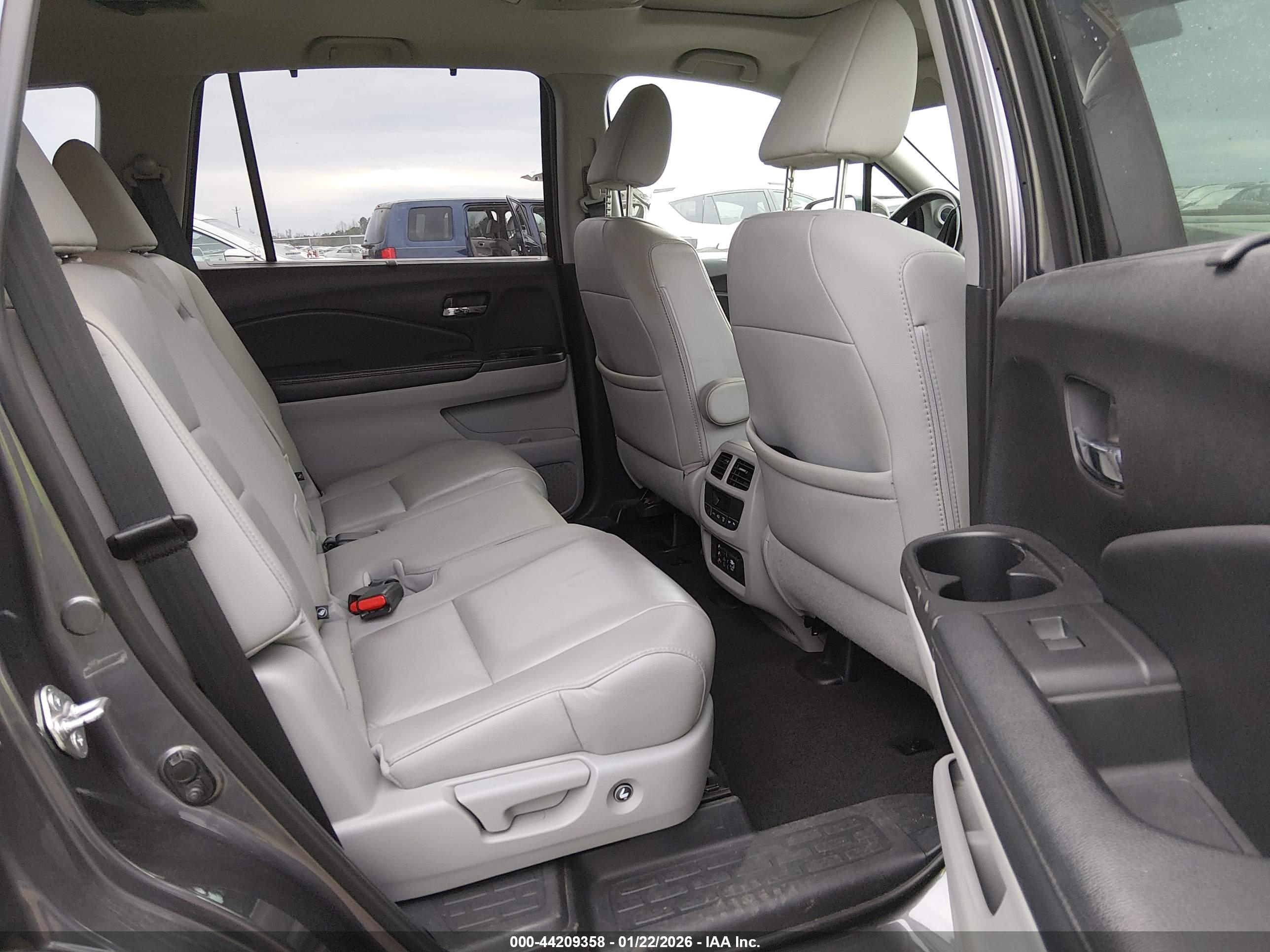 HONDA PILOT image 8