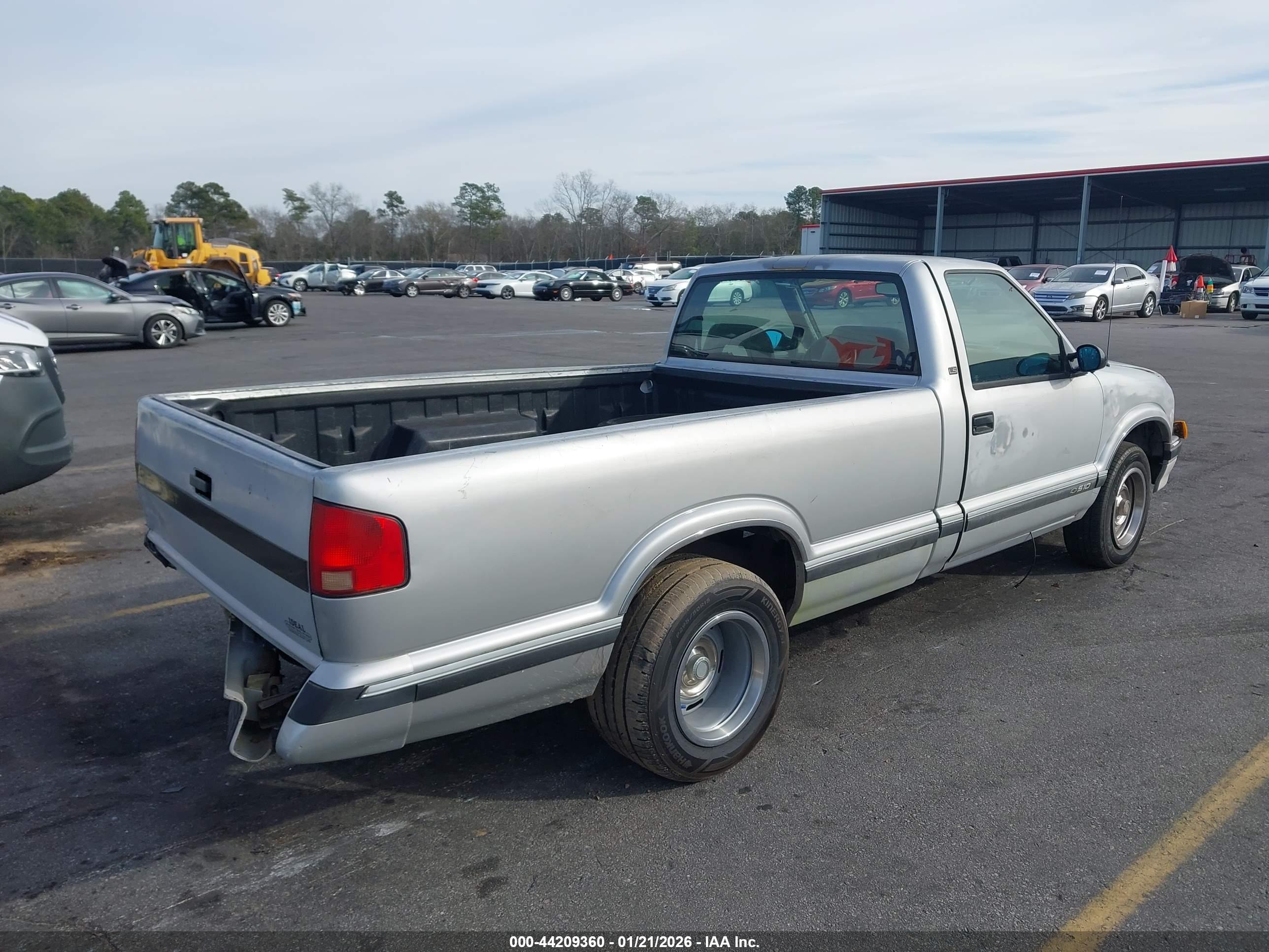 CHEVROLET S image 4