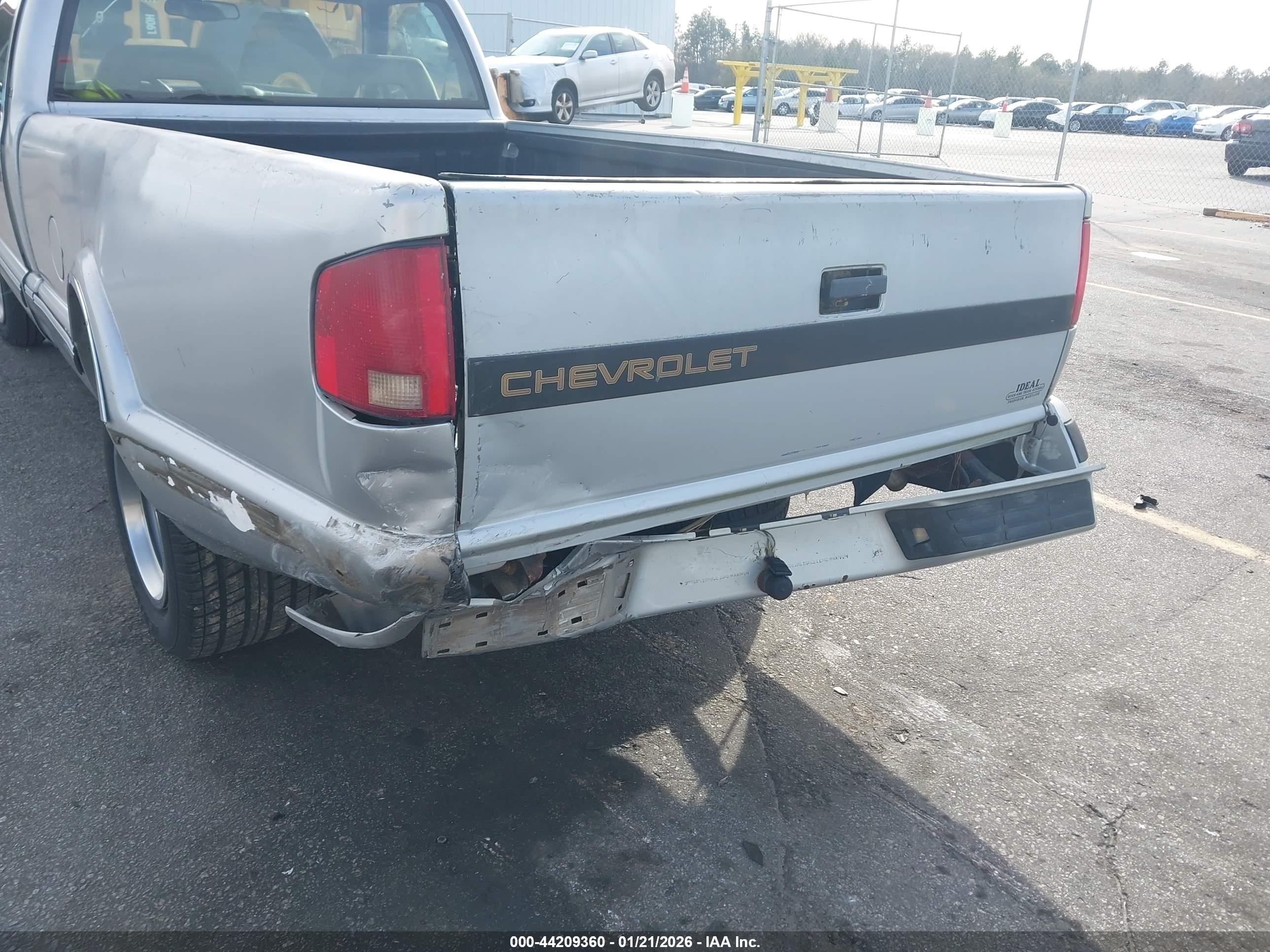 CHEVROLET S image 6