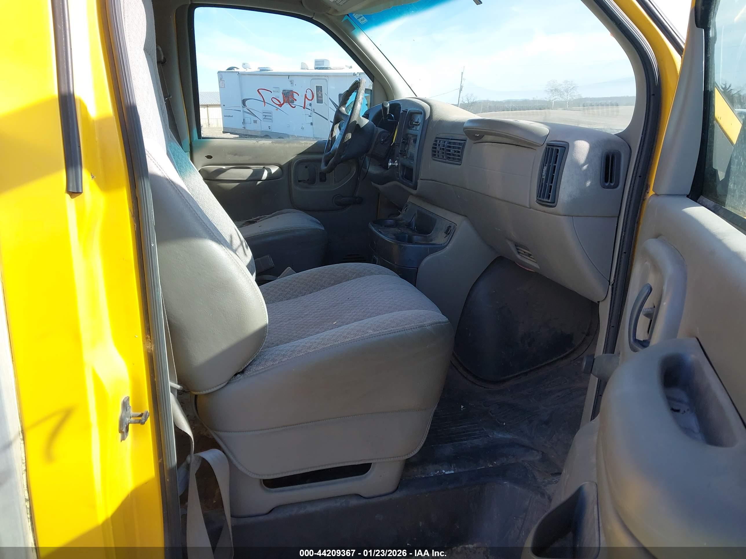 GMC SAVANA image 8