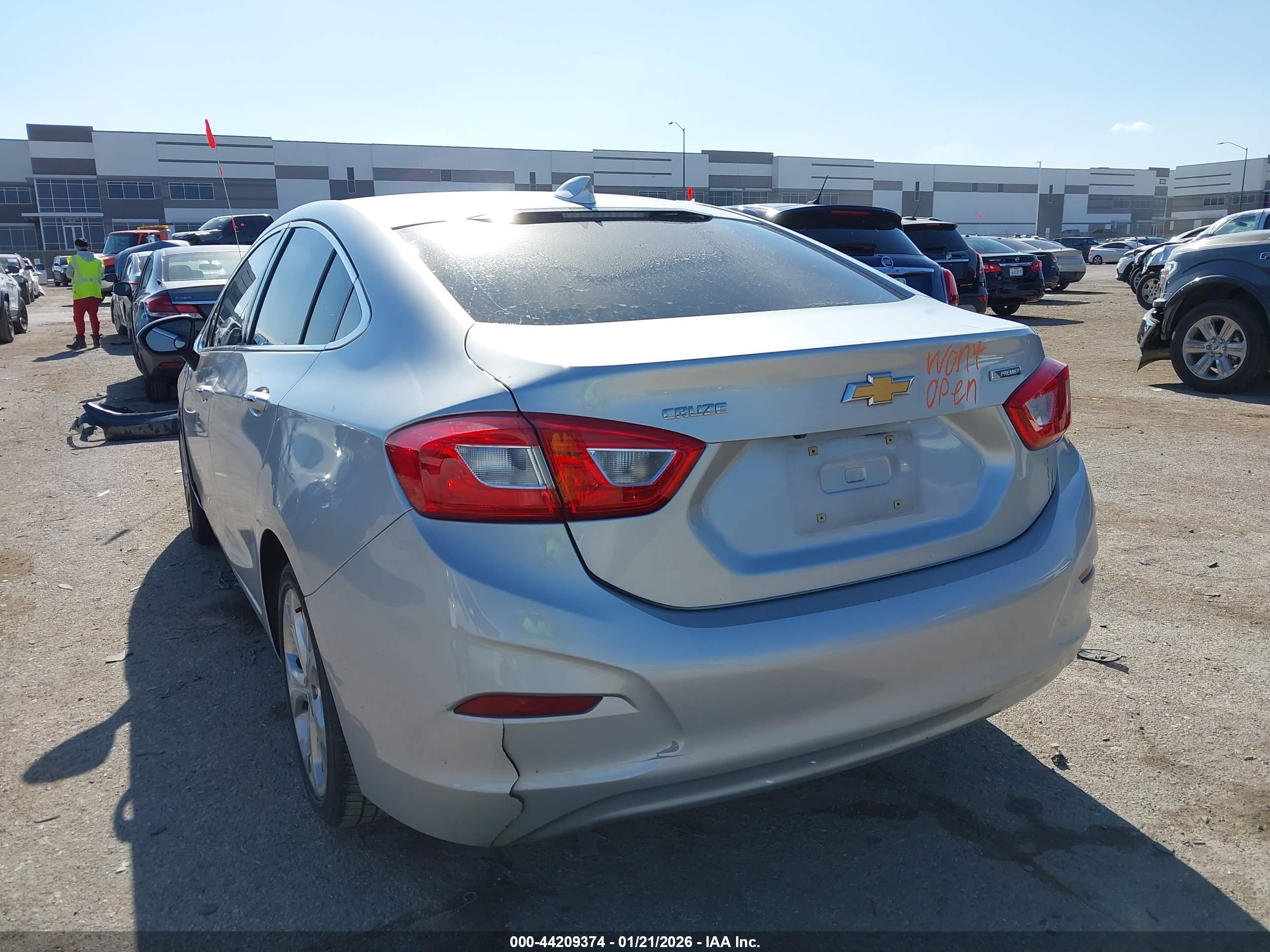 CHEVROLET CRUZE image 3