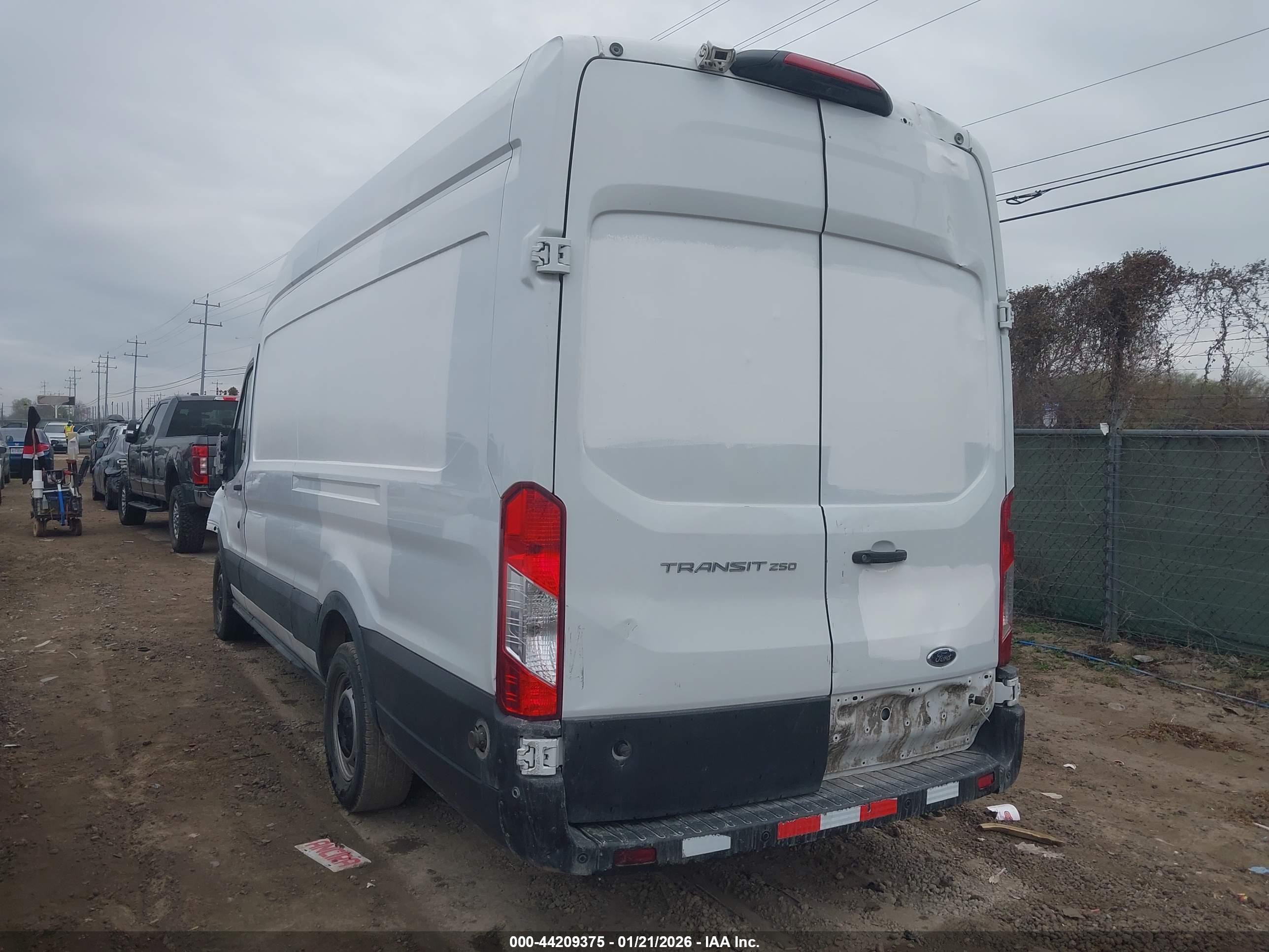 FORD TRANSIT-250 image 3