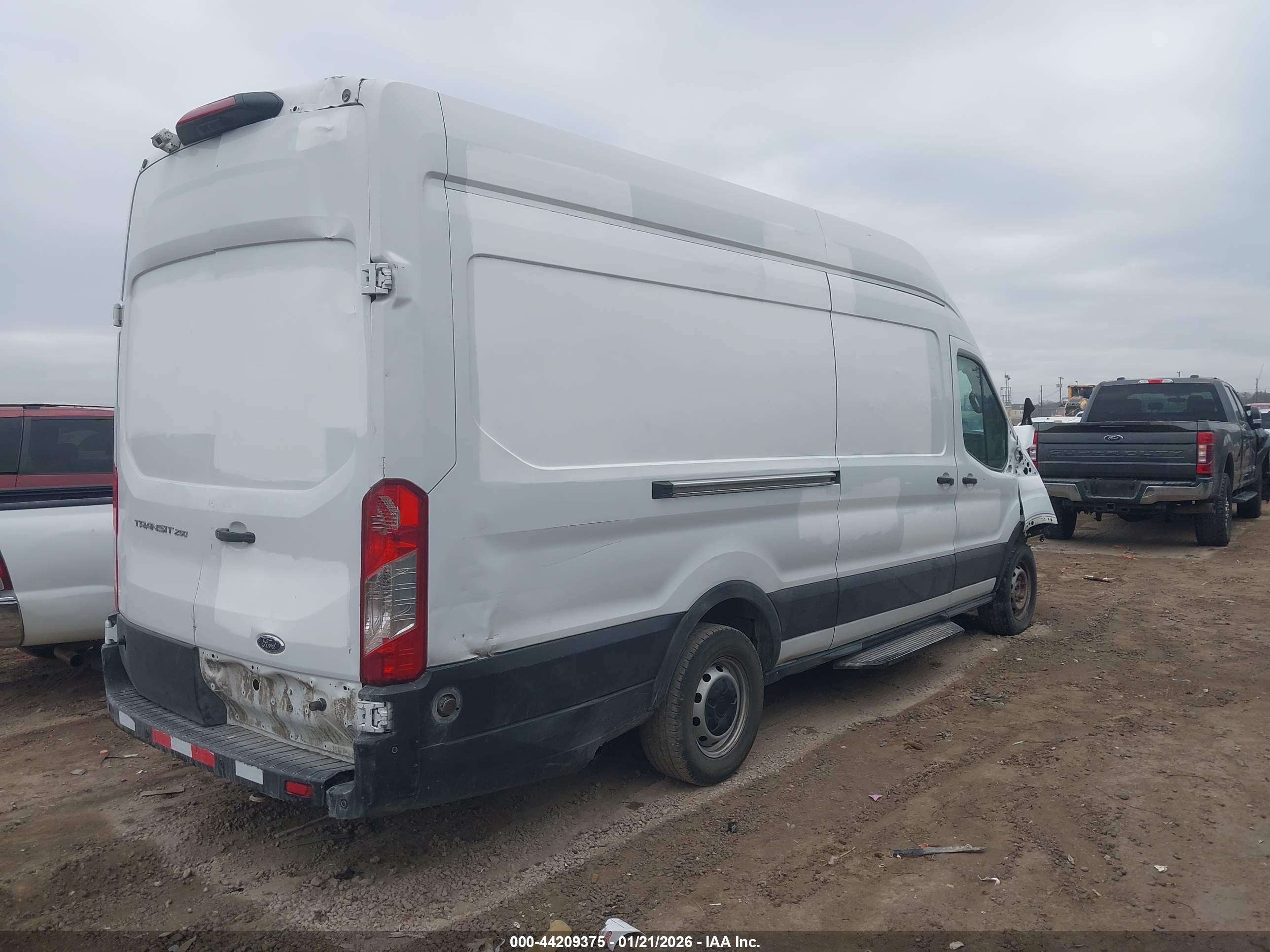 FORD TRANSIT-250 image 4
