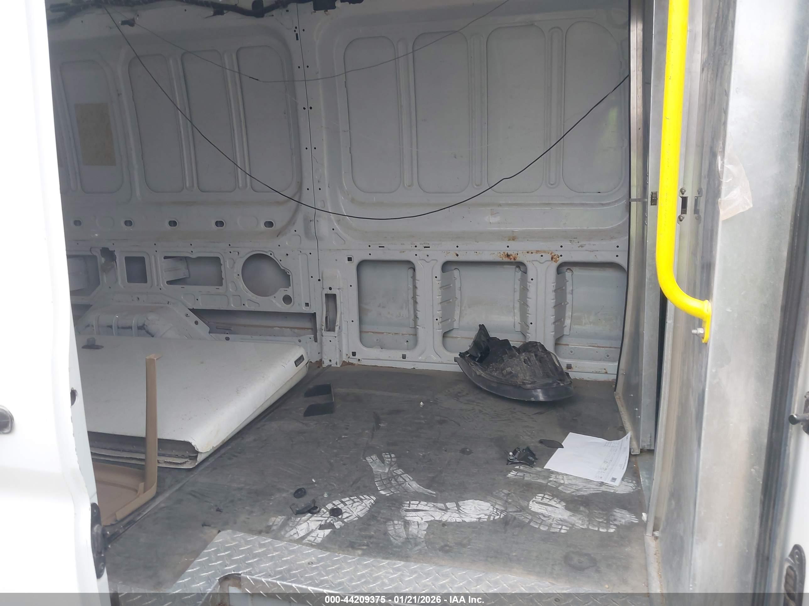 FORD TRANSIT-250 image 8