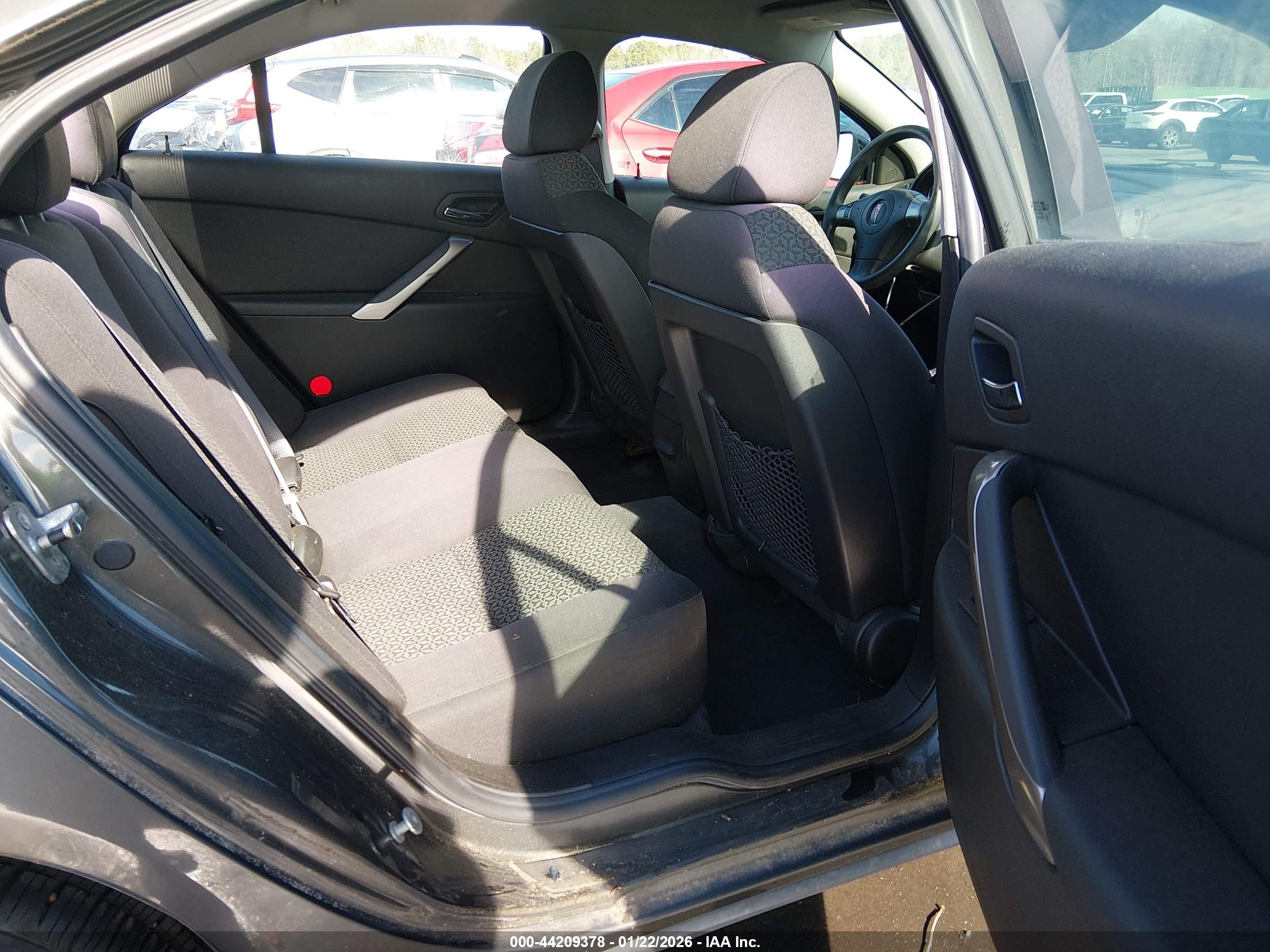 PONTIAC G6 image 8