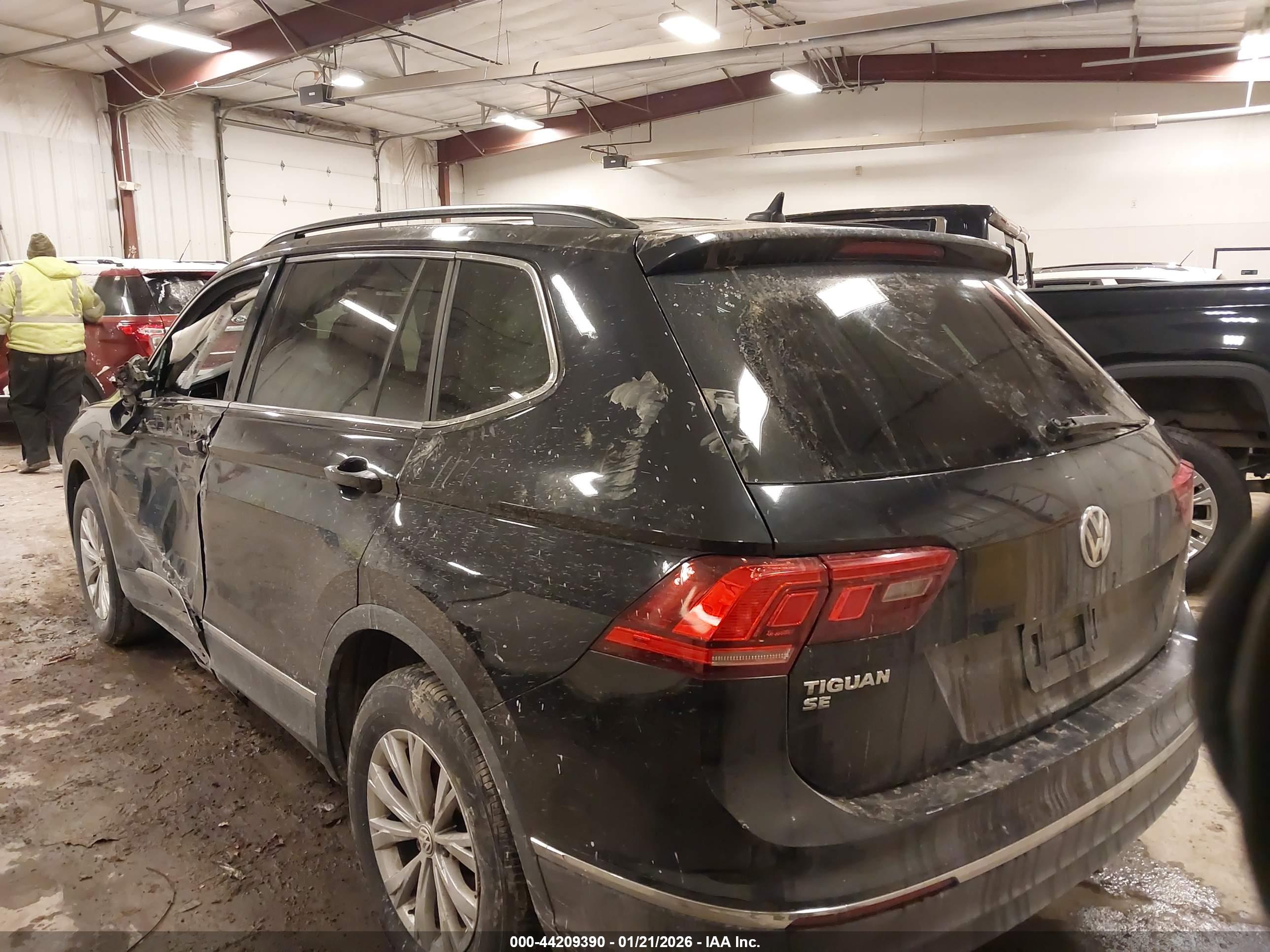 VOLKSWAGEN TIGUAN image 3
