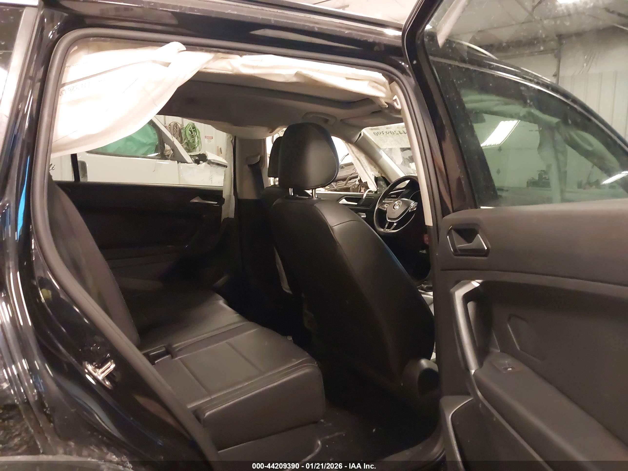 VOLKSWAGEN TIGUAN image 8