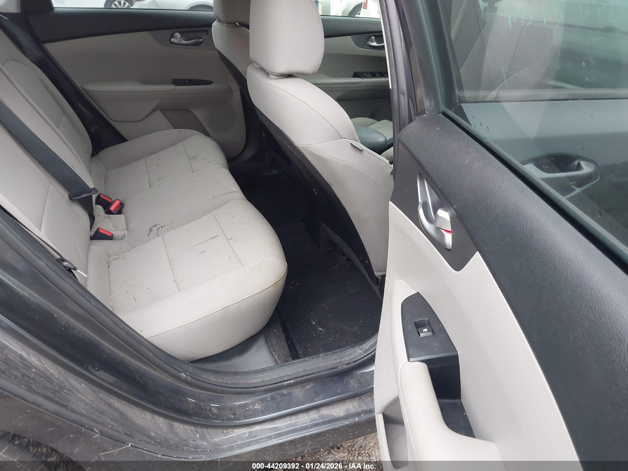 KIA FORTE image 8