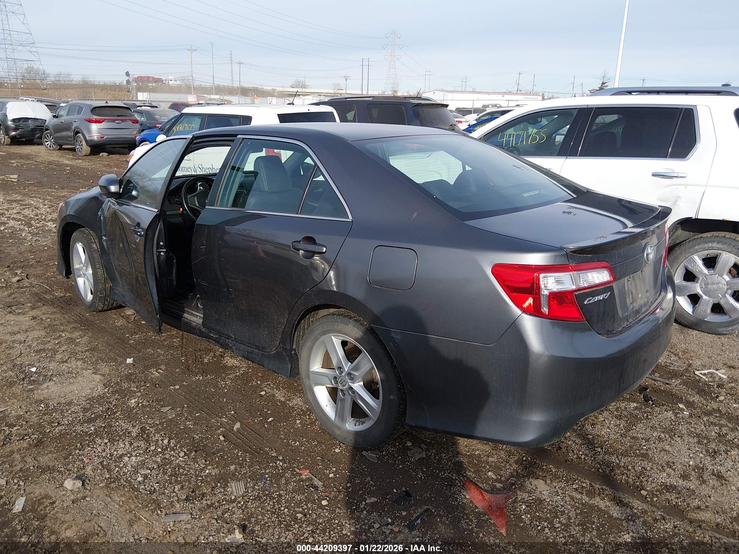 TOYOTA CAMRY image 3
