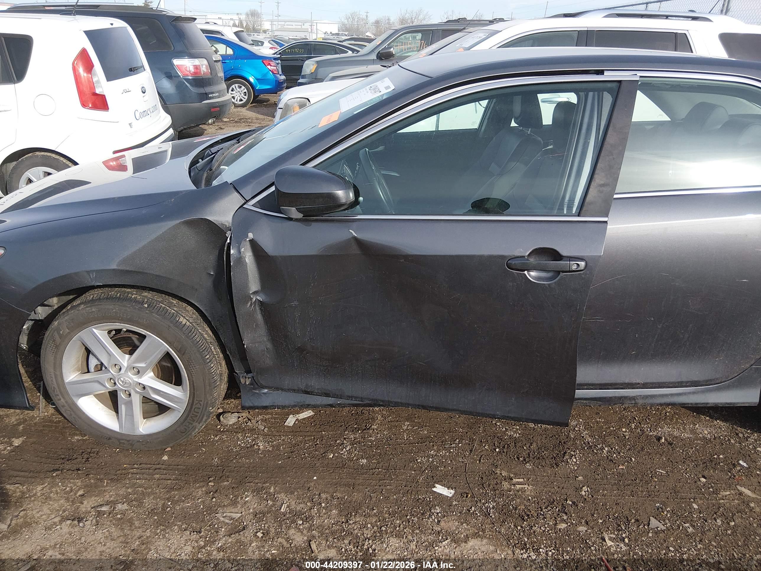 TOYOTA CAMRY image 6