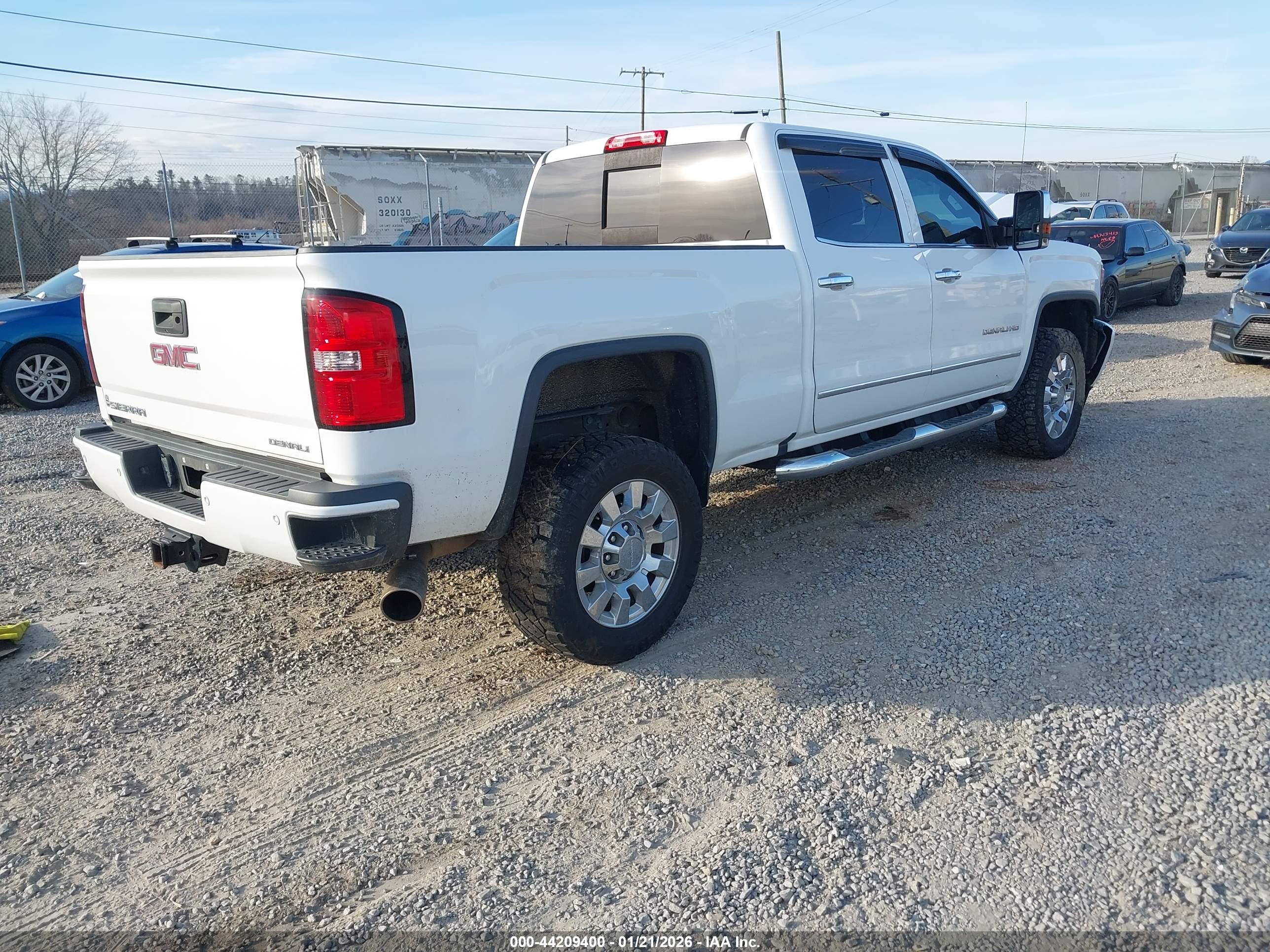 GMC SIERRA image 4