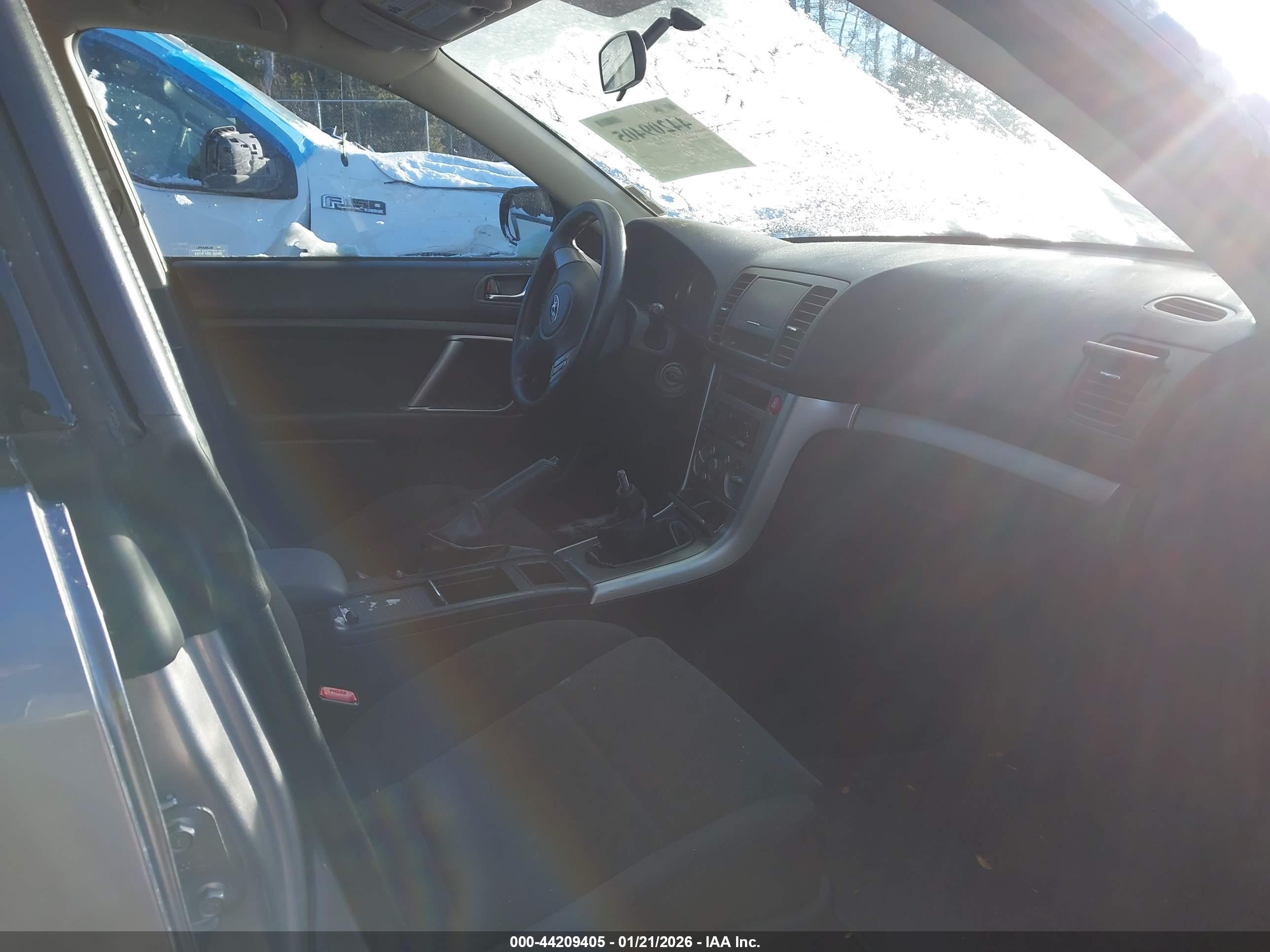 SUBARU OUTBACK image 5