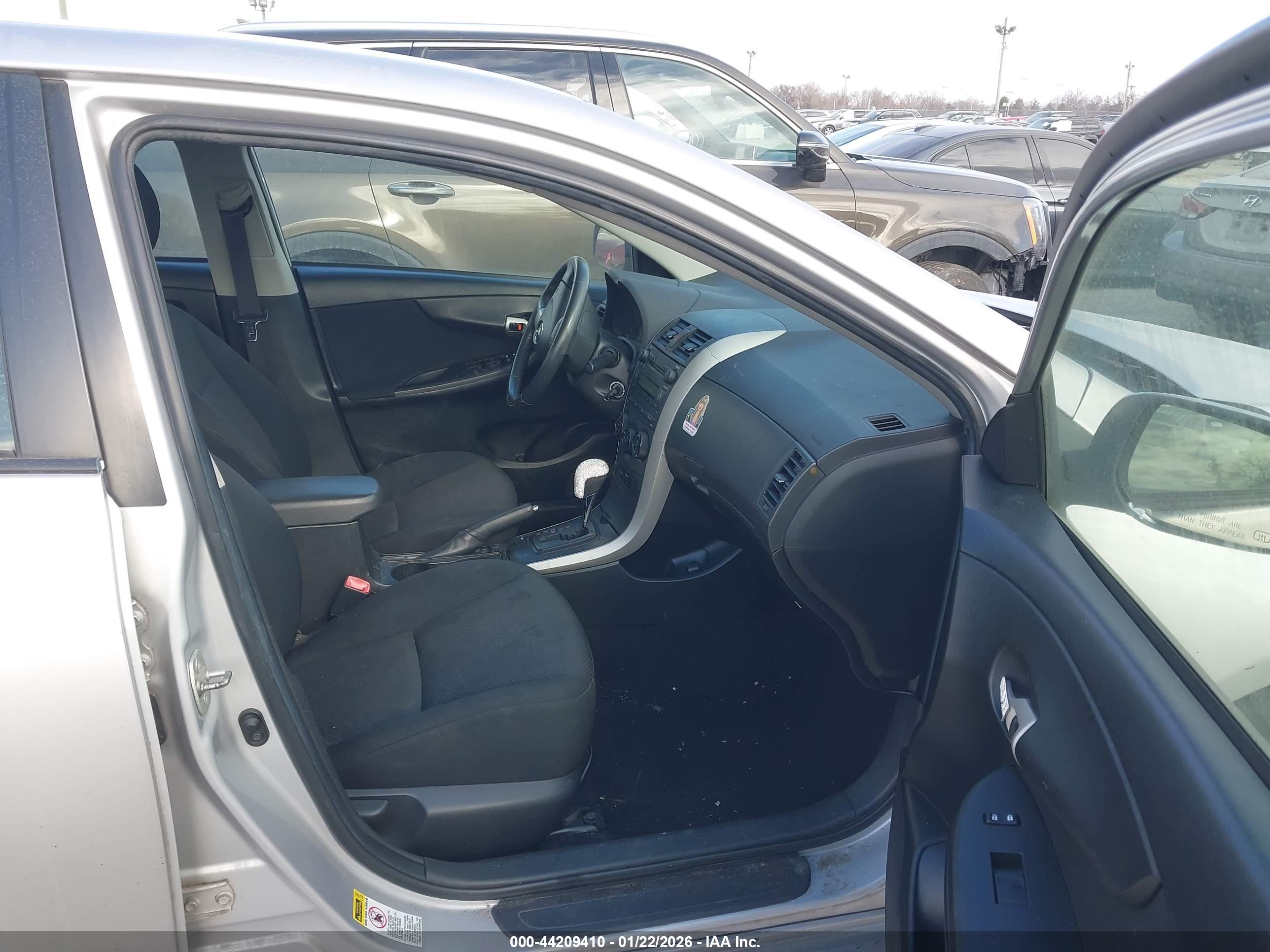 TOYOTA COROLLA image 5