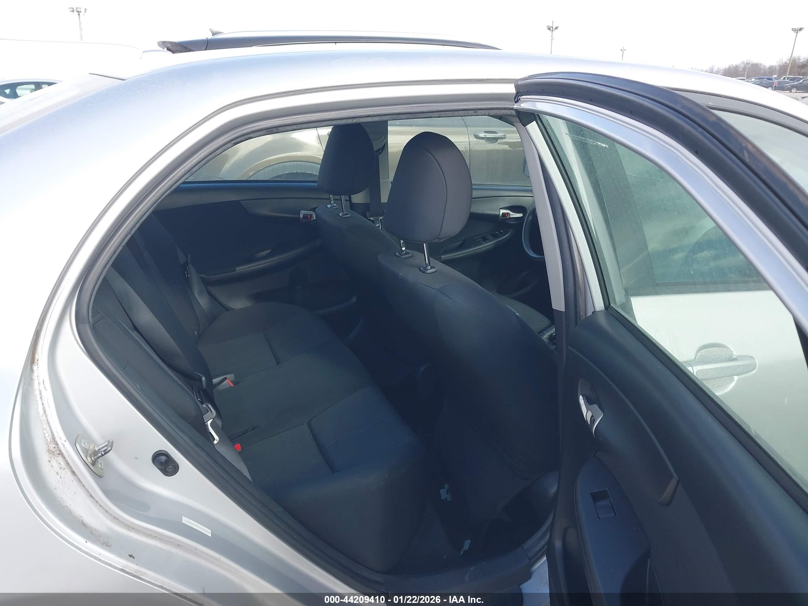 TOYOTA COROLLA image 8