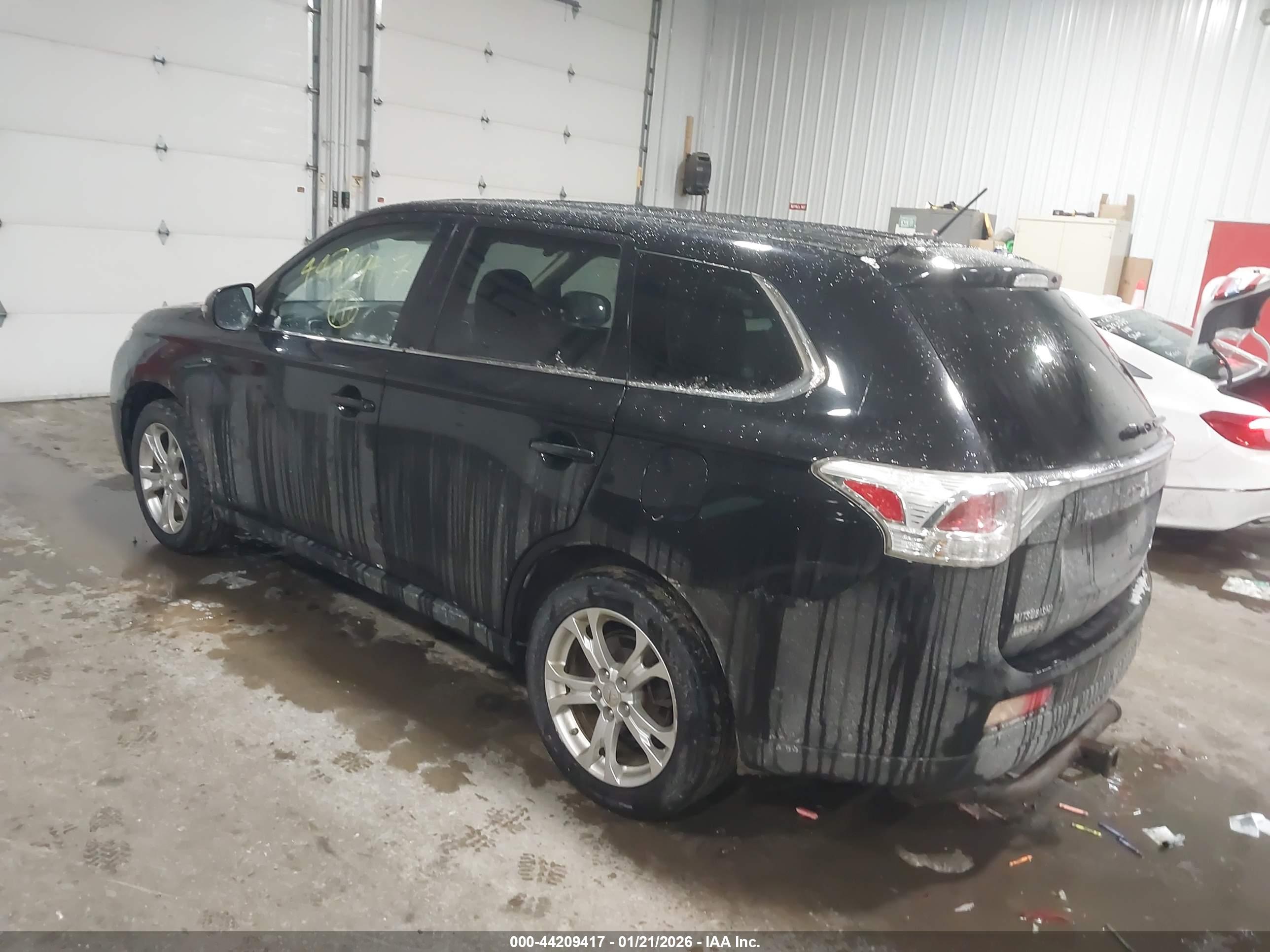 MITSUBISHI OUTLANDER image 3