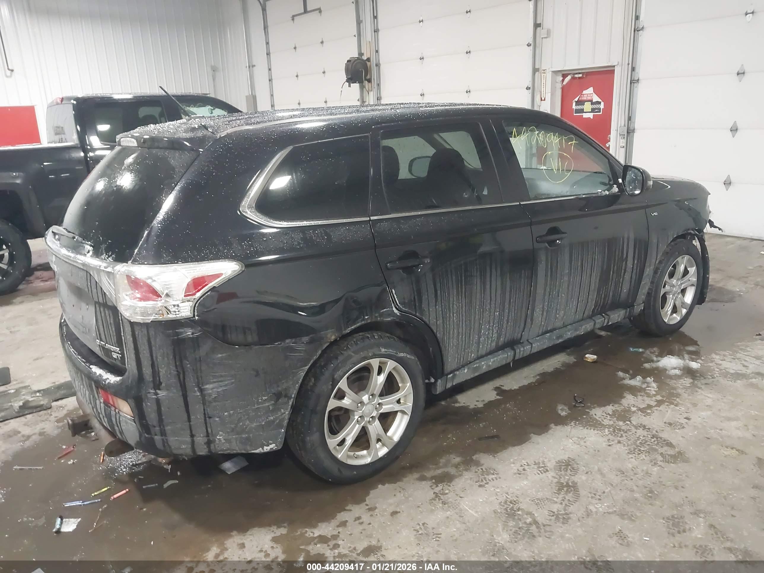MITSUBISHI OUTLANDER image 4
