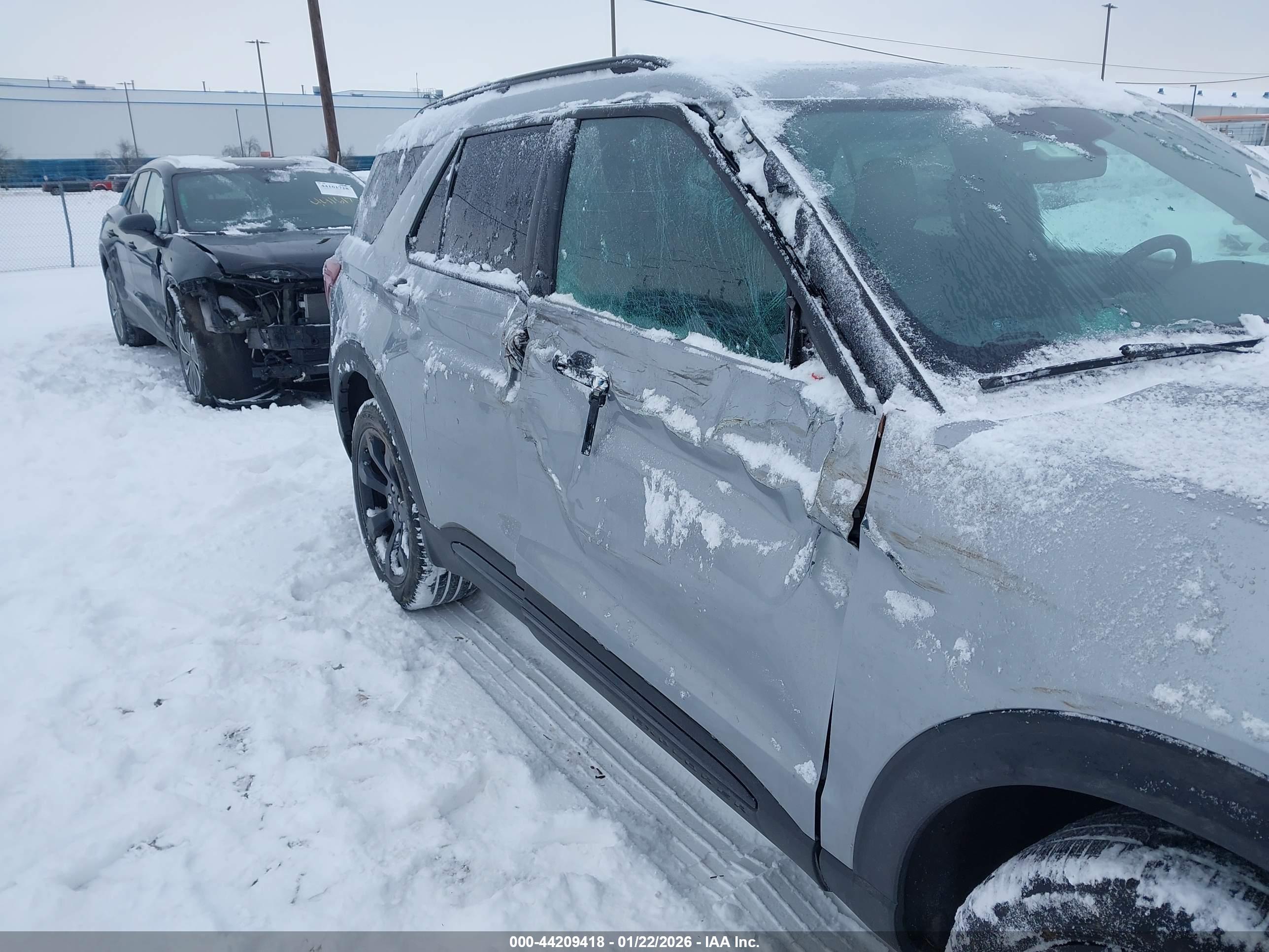 FORD EXPLORER image 6
