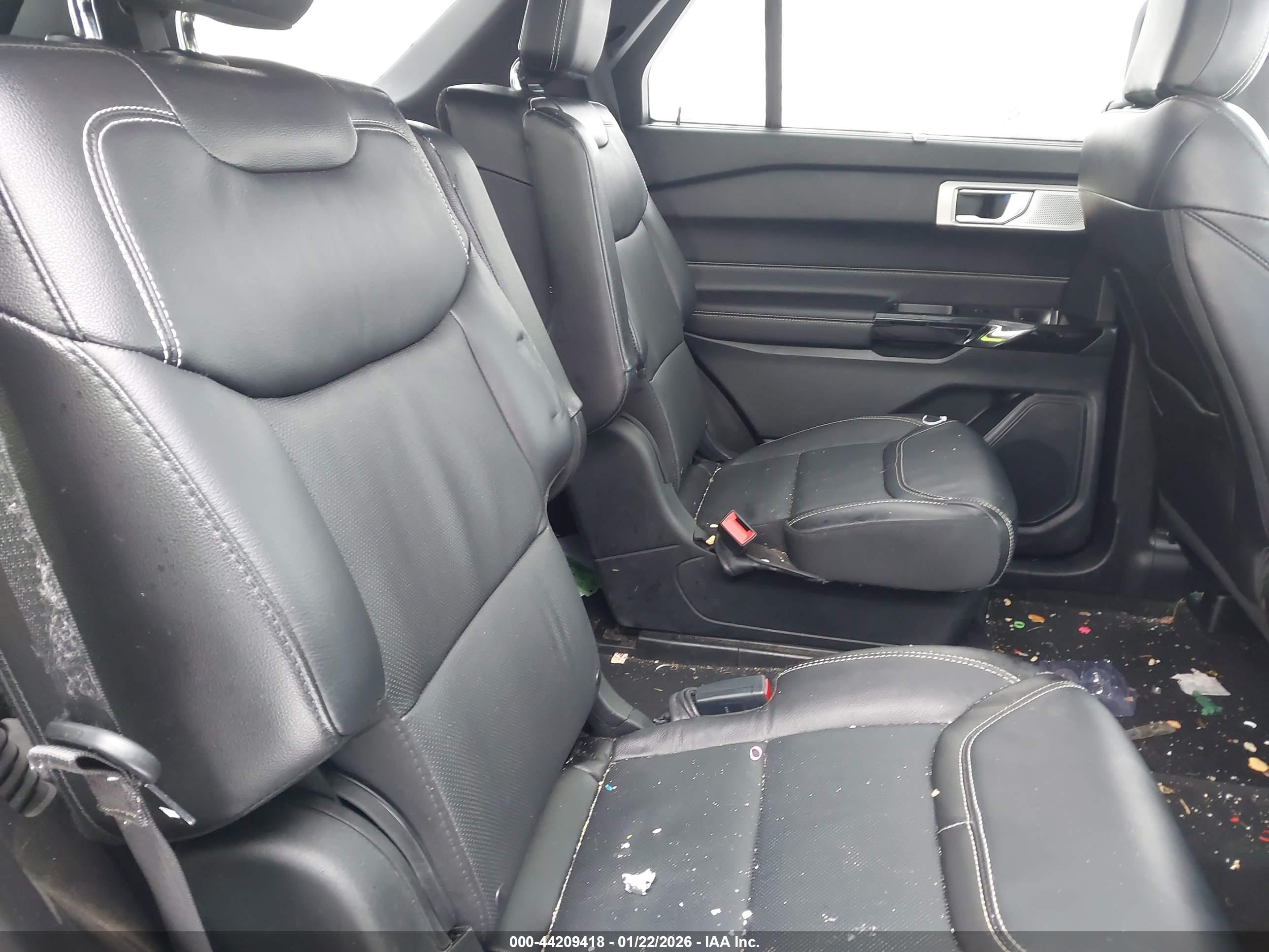 FORD EXPLORER image 8