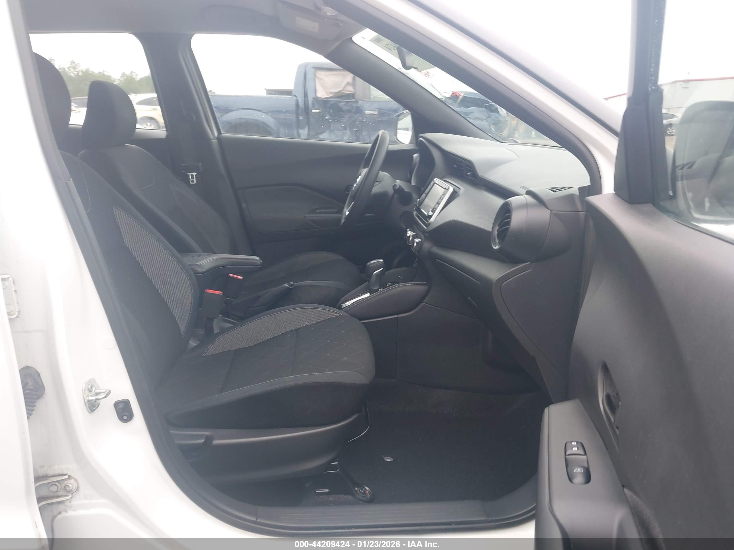 NISSAN KICKS image 5
