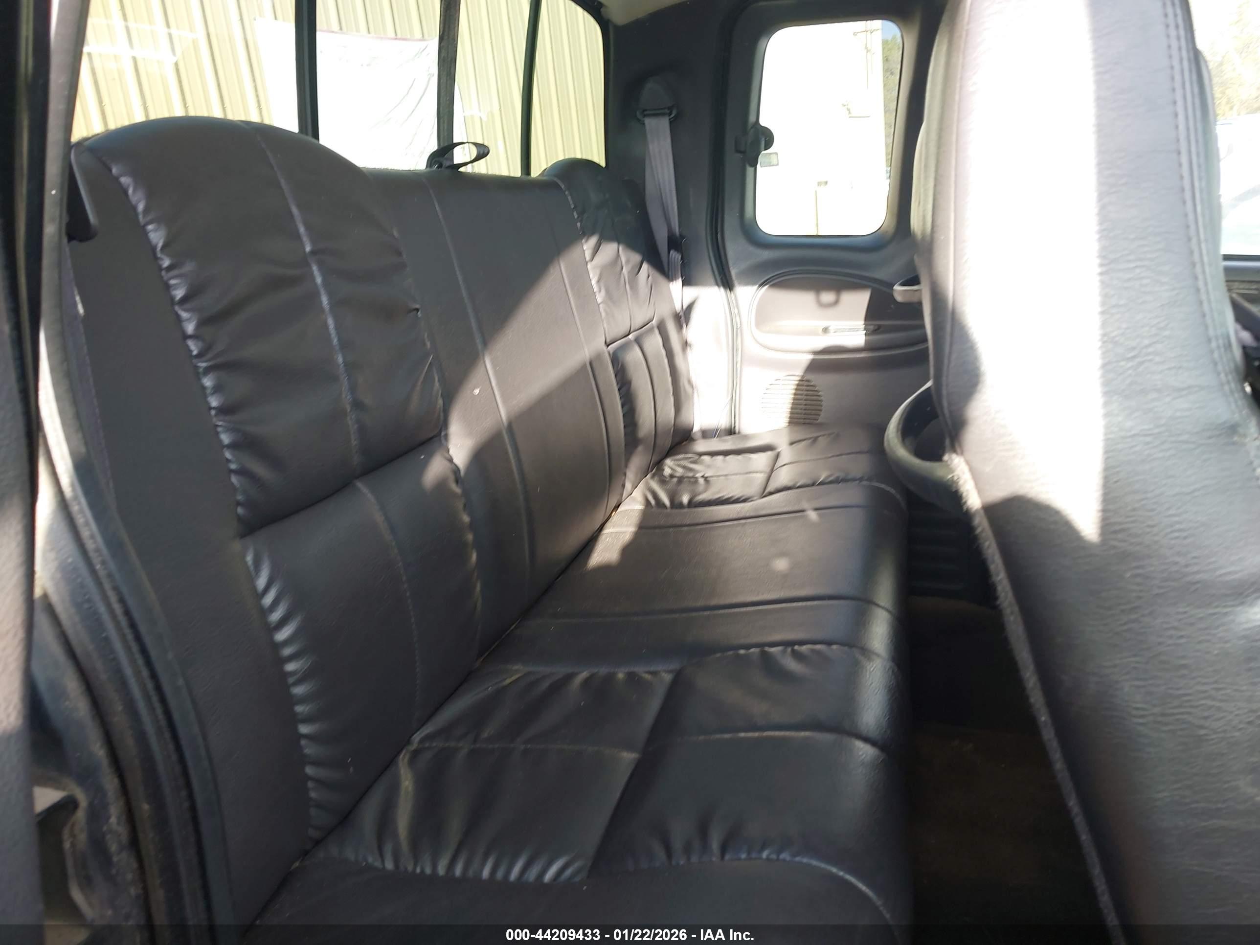 DODGE RAM image 8