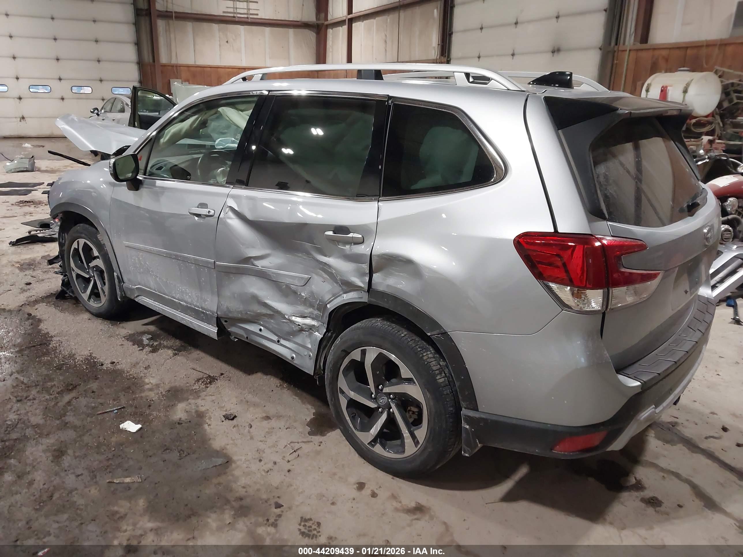 SUBARU FORESTER image 3