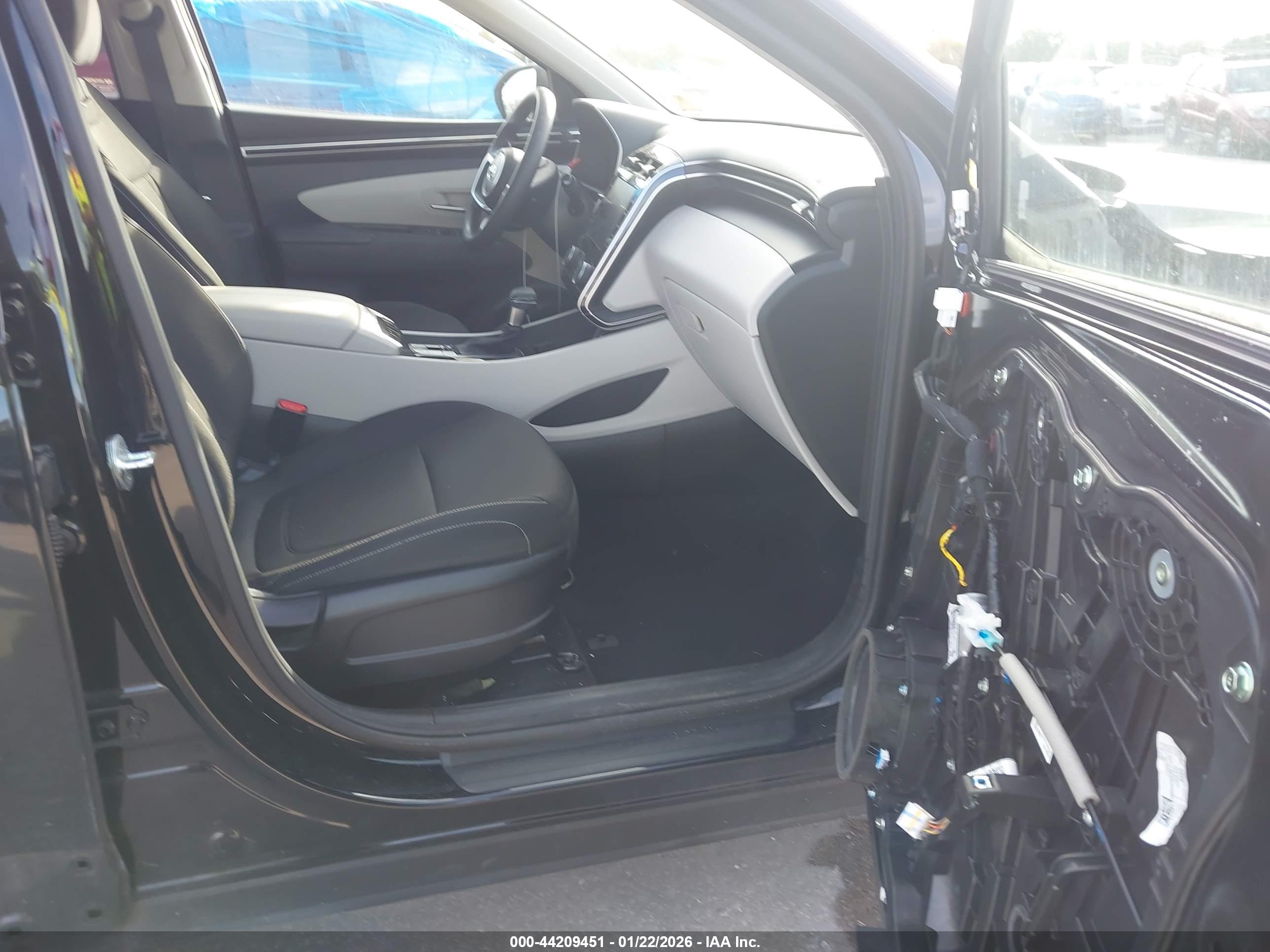 HYUNDAI TUCSON image 5